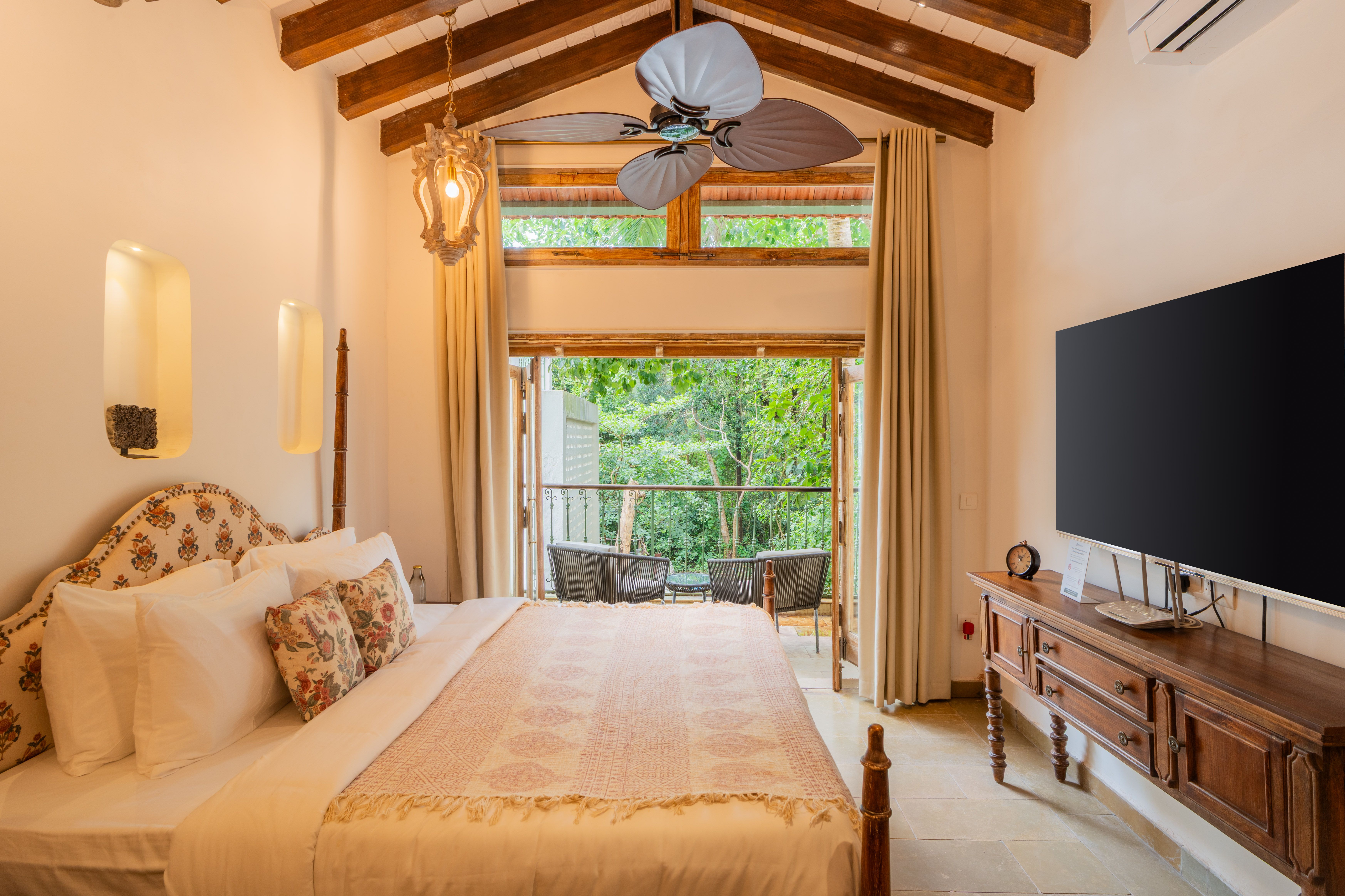 Amayah Tattva, North Goa, Bedroom 1