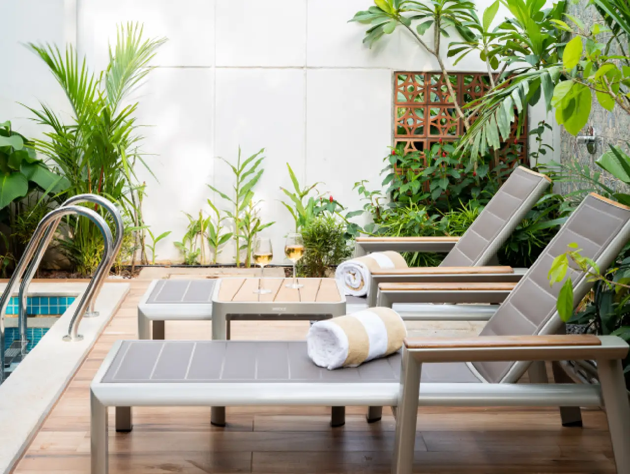 Waves Cloud 7 Villa, Goa - Pool Seating