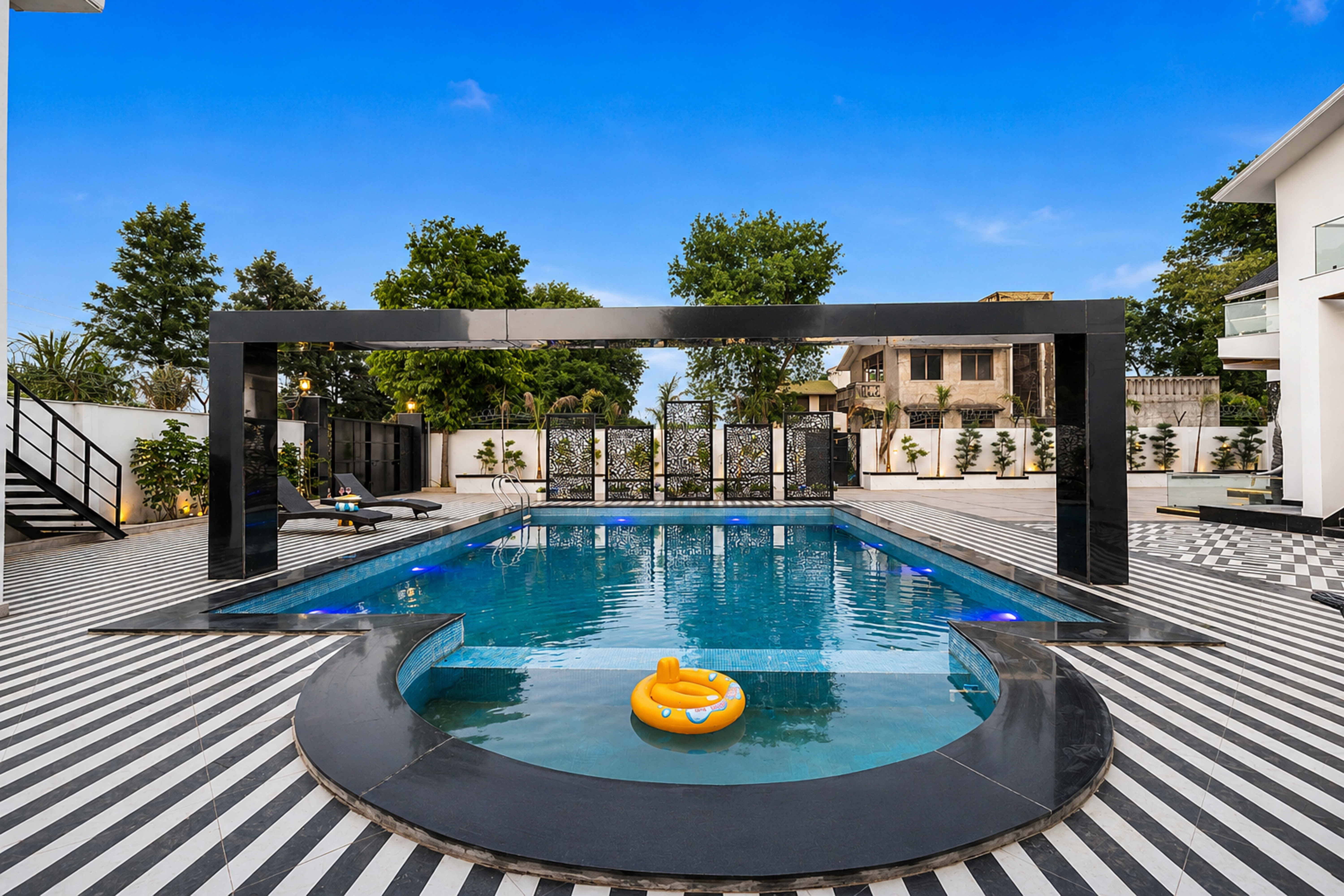 Swimming pool
