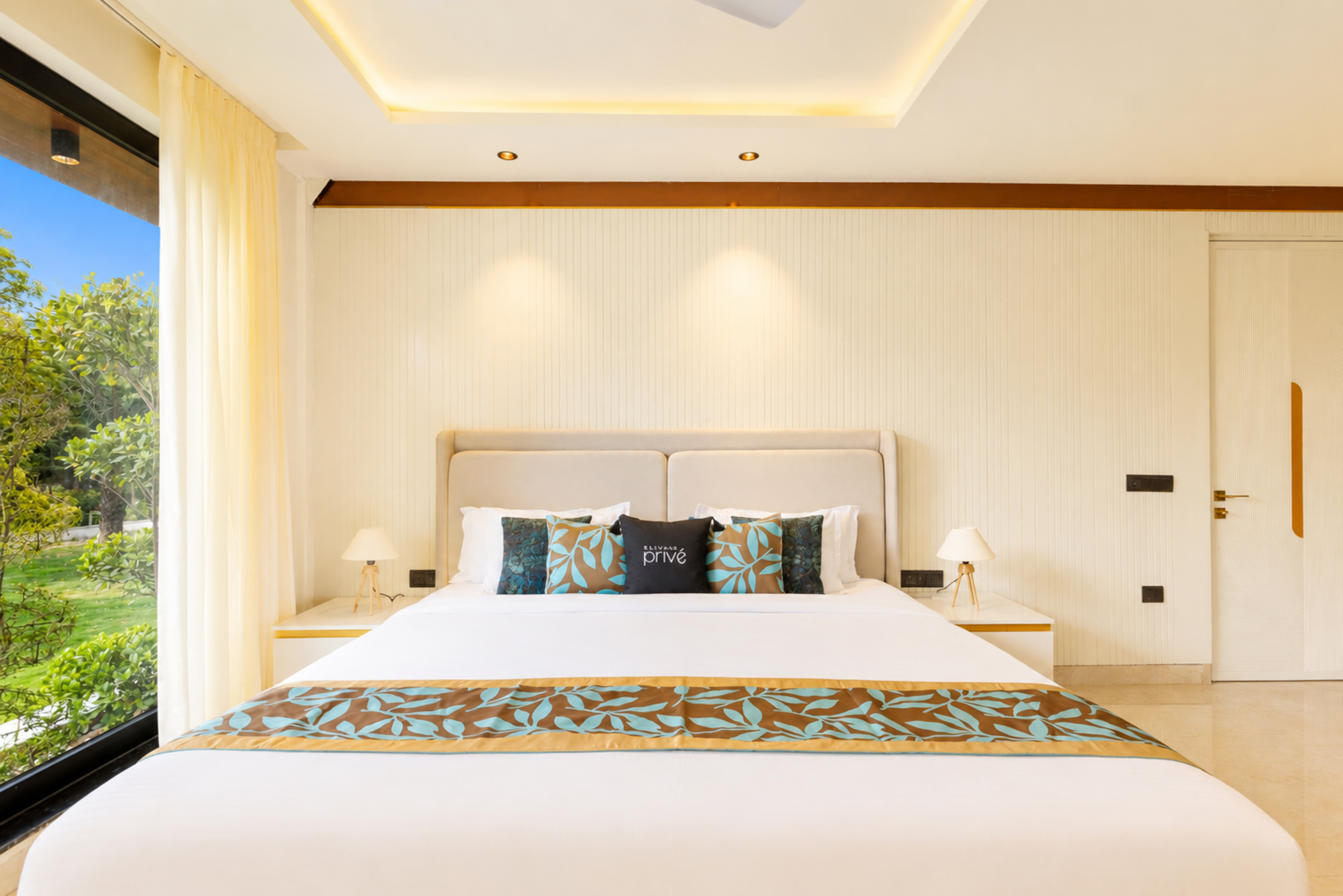 Bedroom 1: The Cask Suite