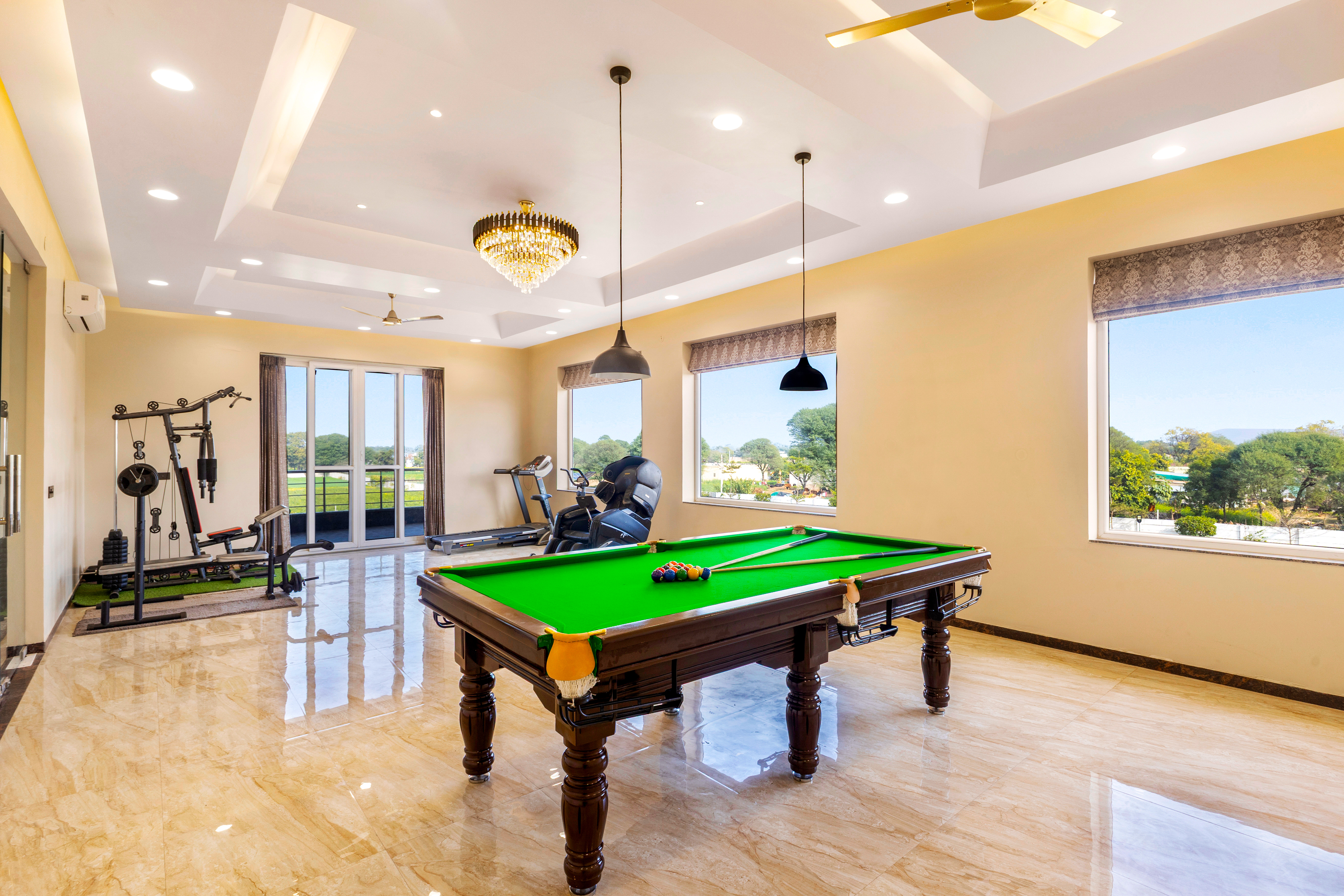 Entertainment lounge