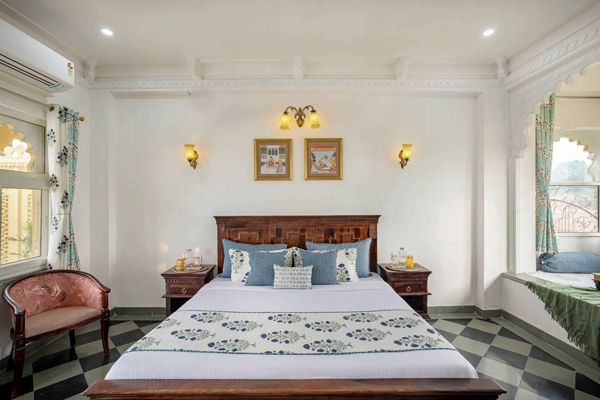 Amber Royale Villa - Udaipur - Bedroom 1