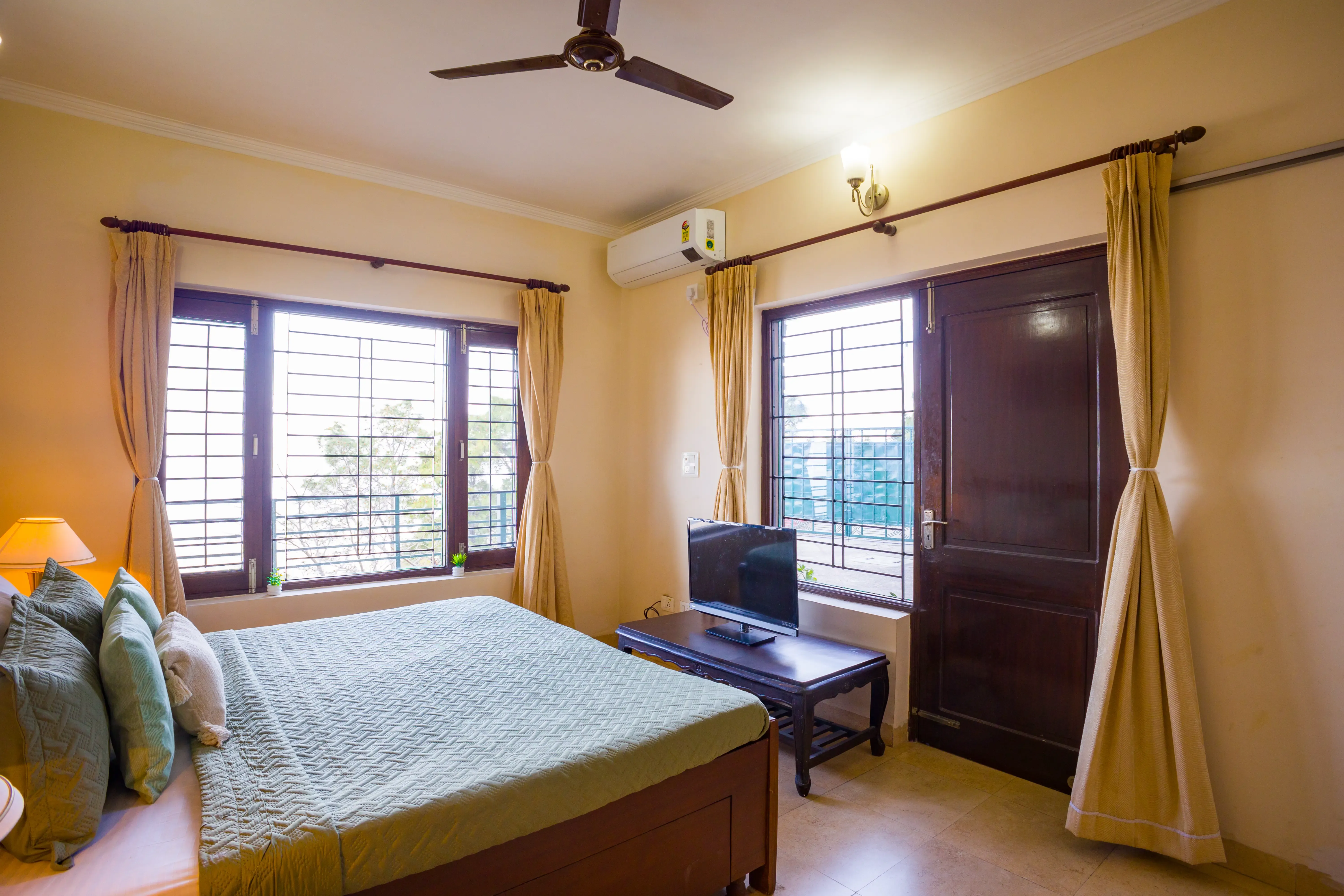 Pine View Cottage | Pet-friendly 3-BHK Himalayan Retreat with Scenic Sit-Out Areas