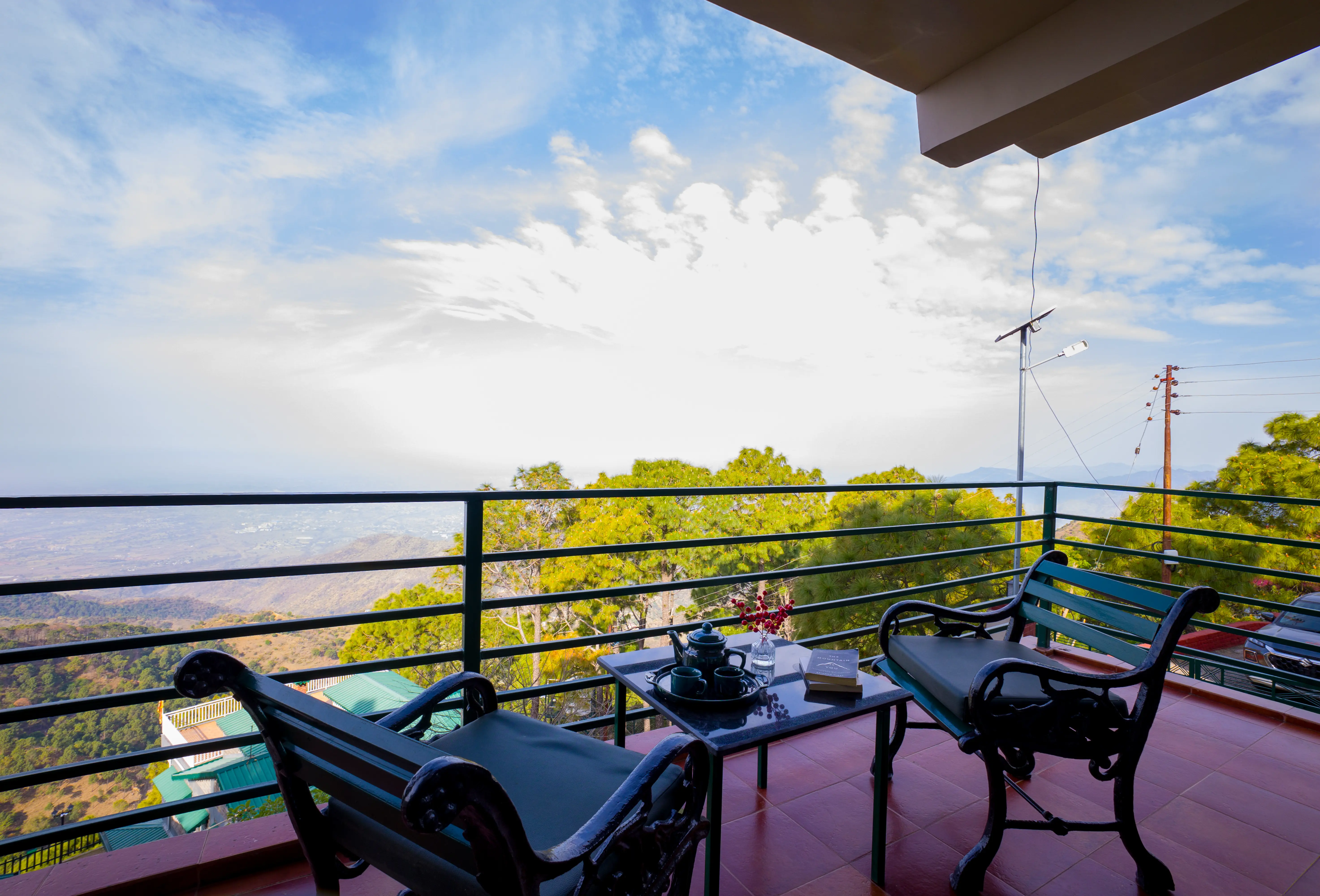 Pine View Cottage | Pet-friendly 3-BHK Himalayan Retreat with Scenic Sit-Out Areas
