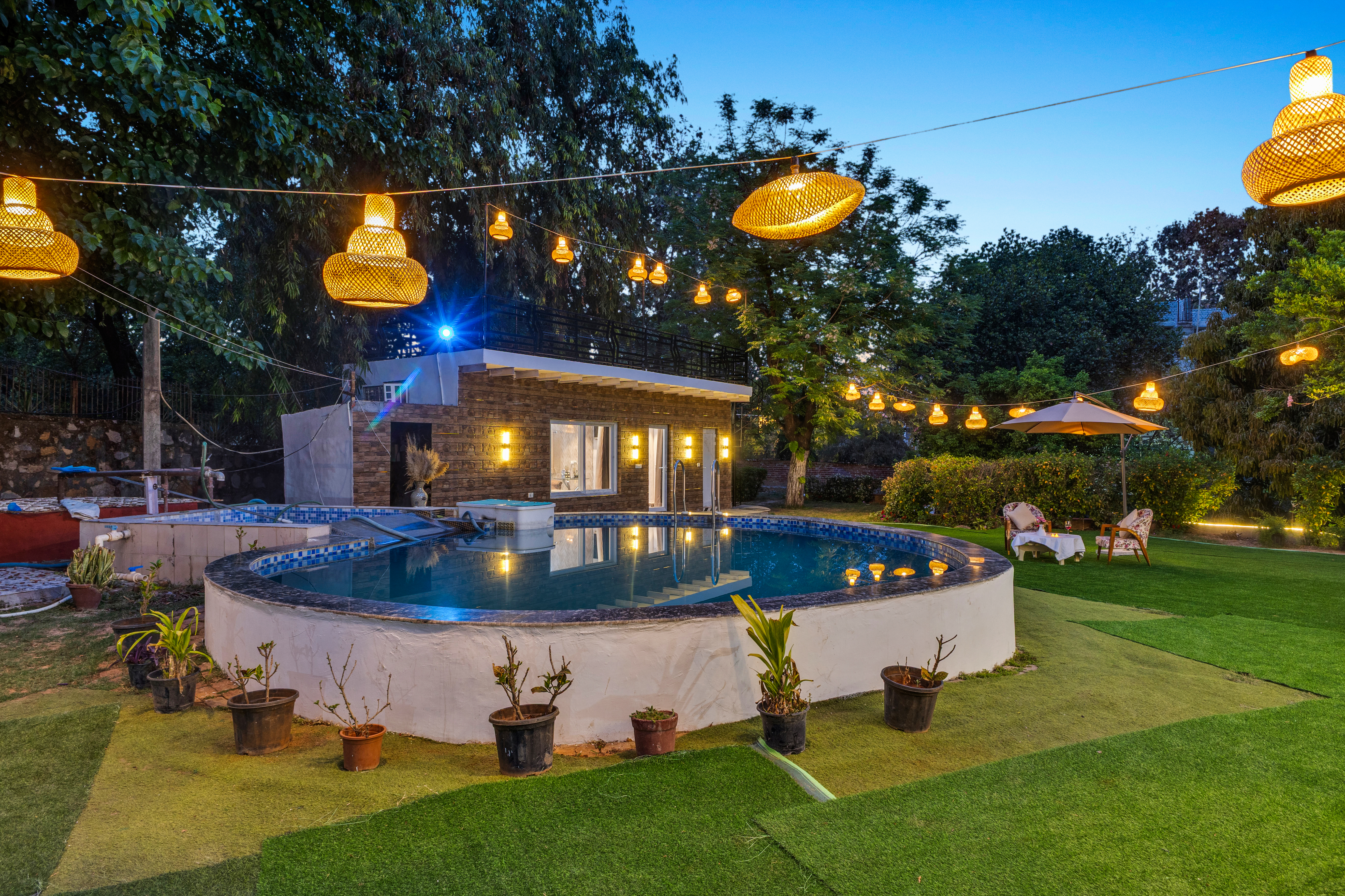 Swimming pool