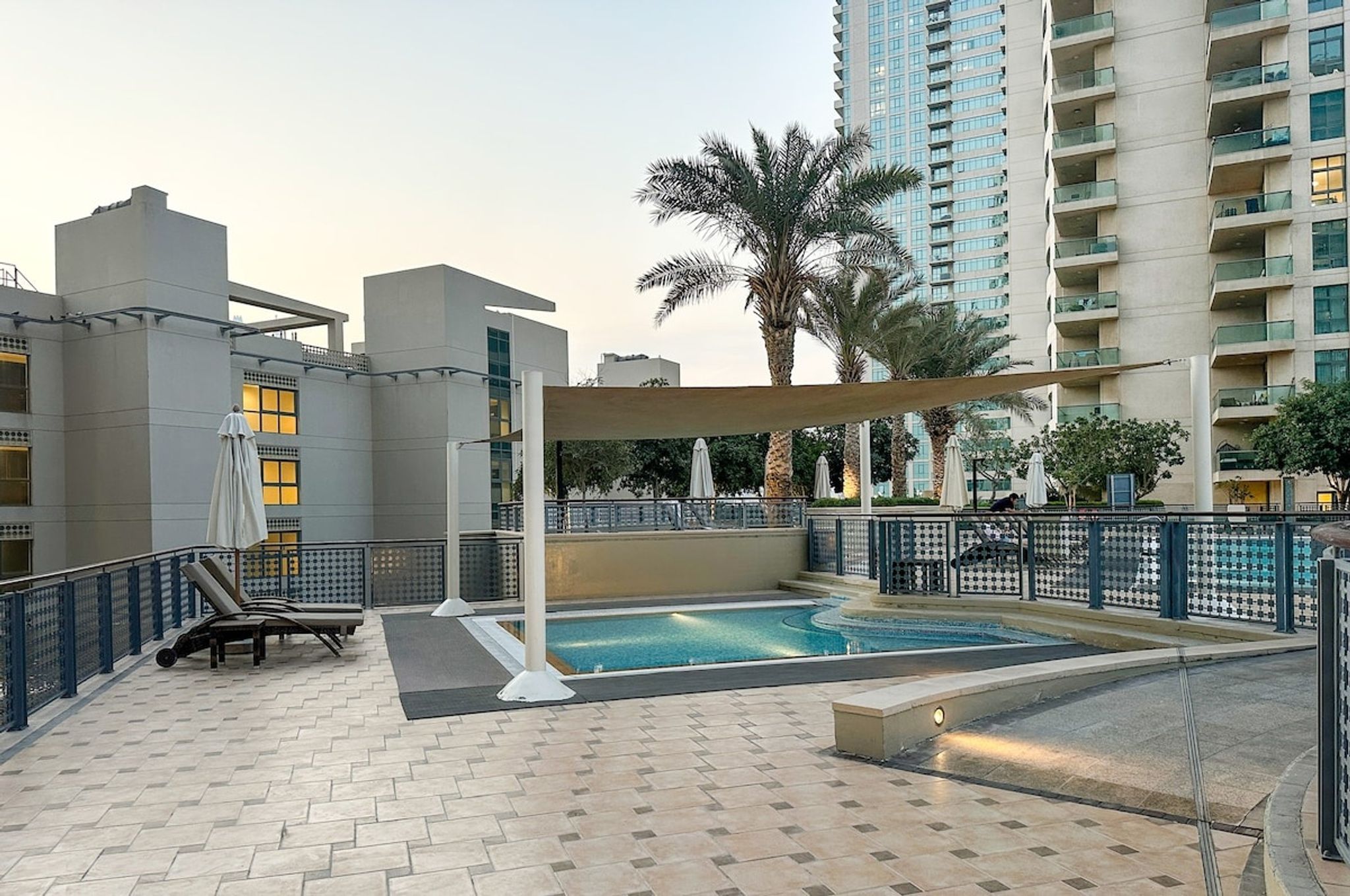 Stylish 1BR Retreat with Pool & Stunning City View — photo 22
