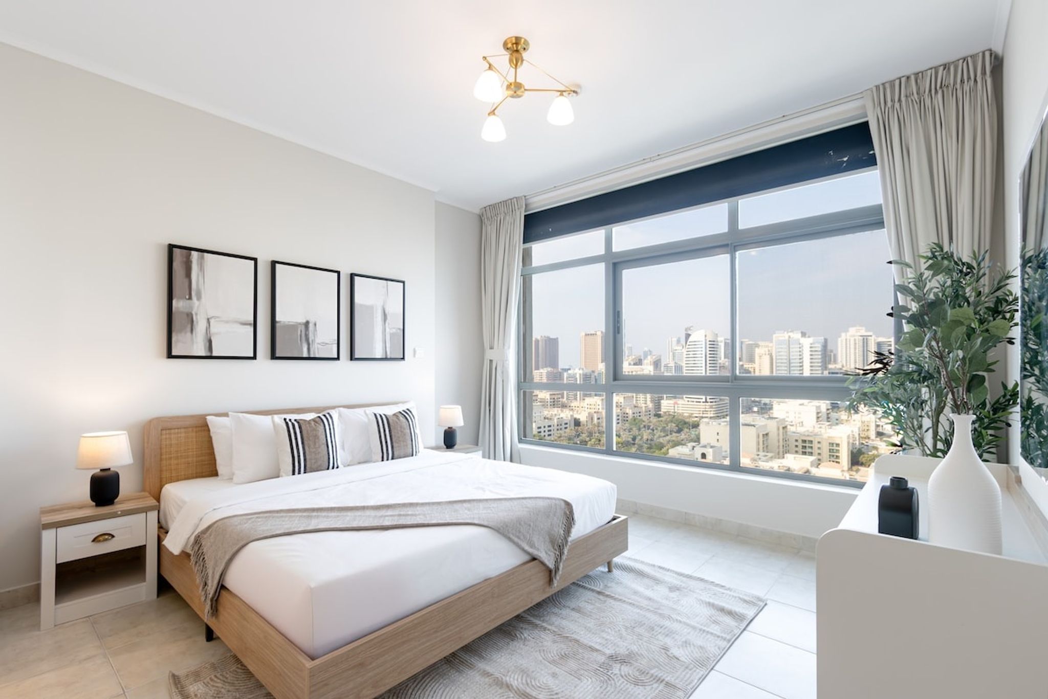 Stylish 1BR Retreat with Pool & Stunning City View — photo 10