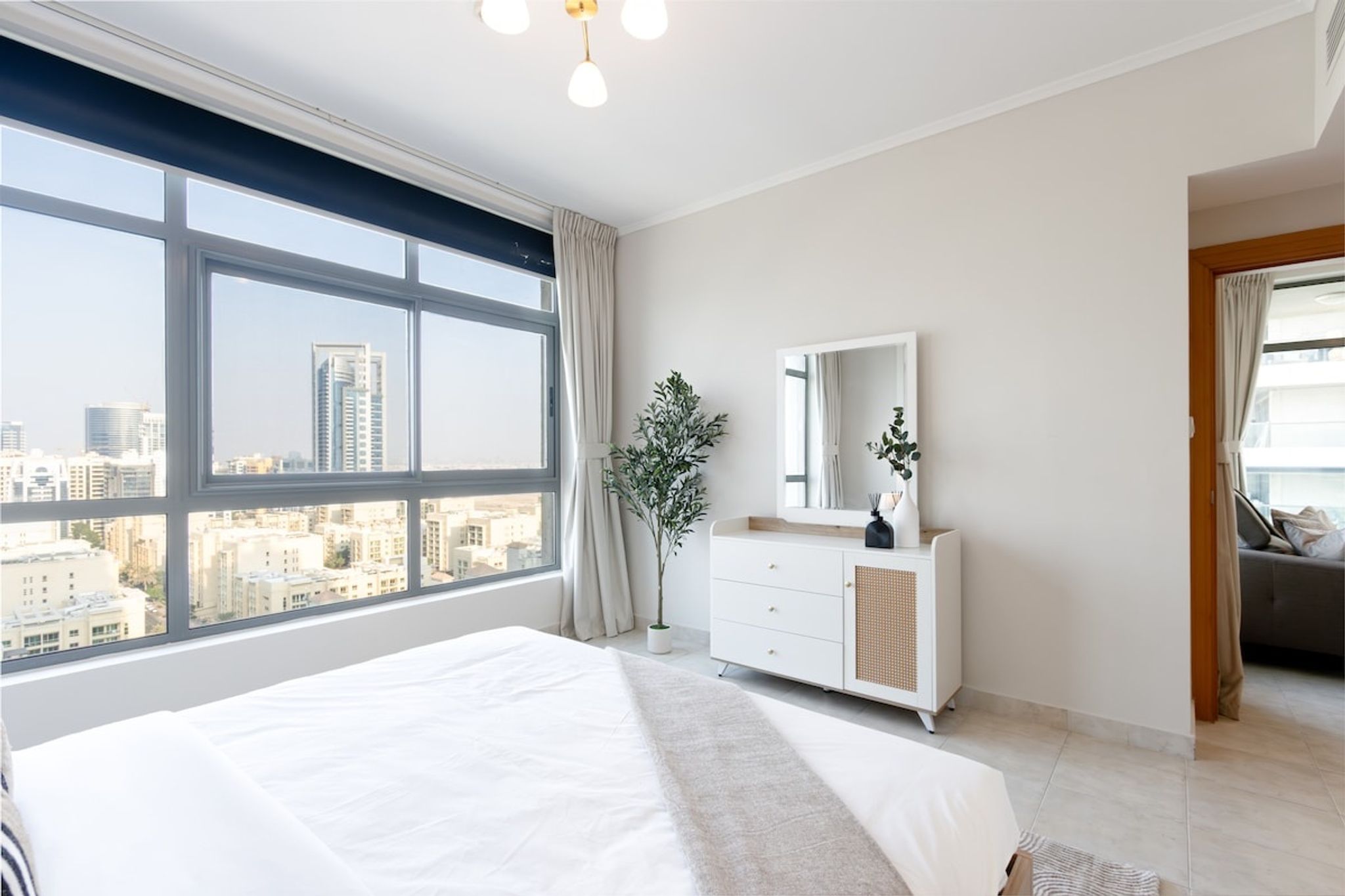 Stylish 1BR Retreat with Pool & Stunning City View — photo 11