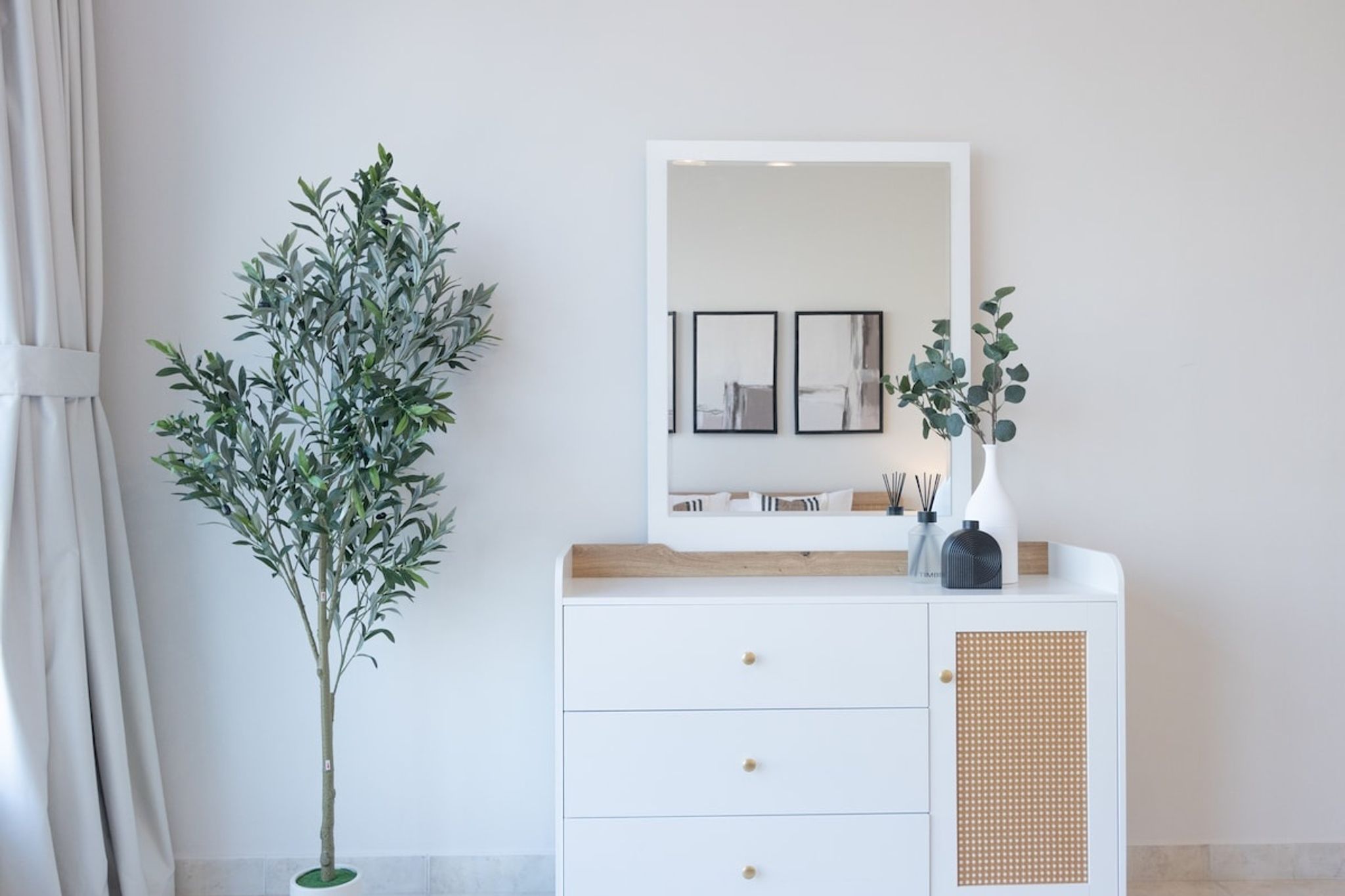 Stylish 1BR Retreat with Pool & Stunning City View — photo 12