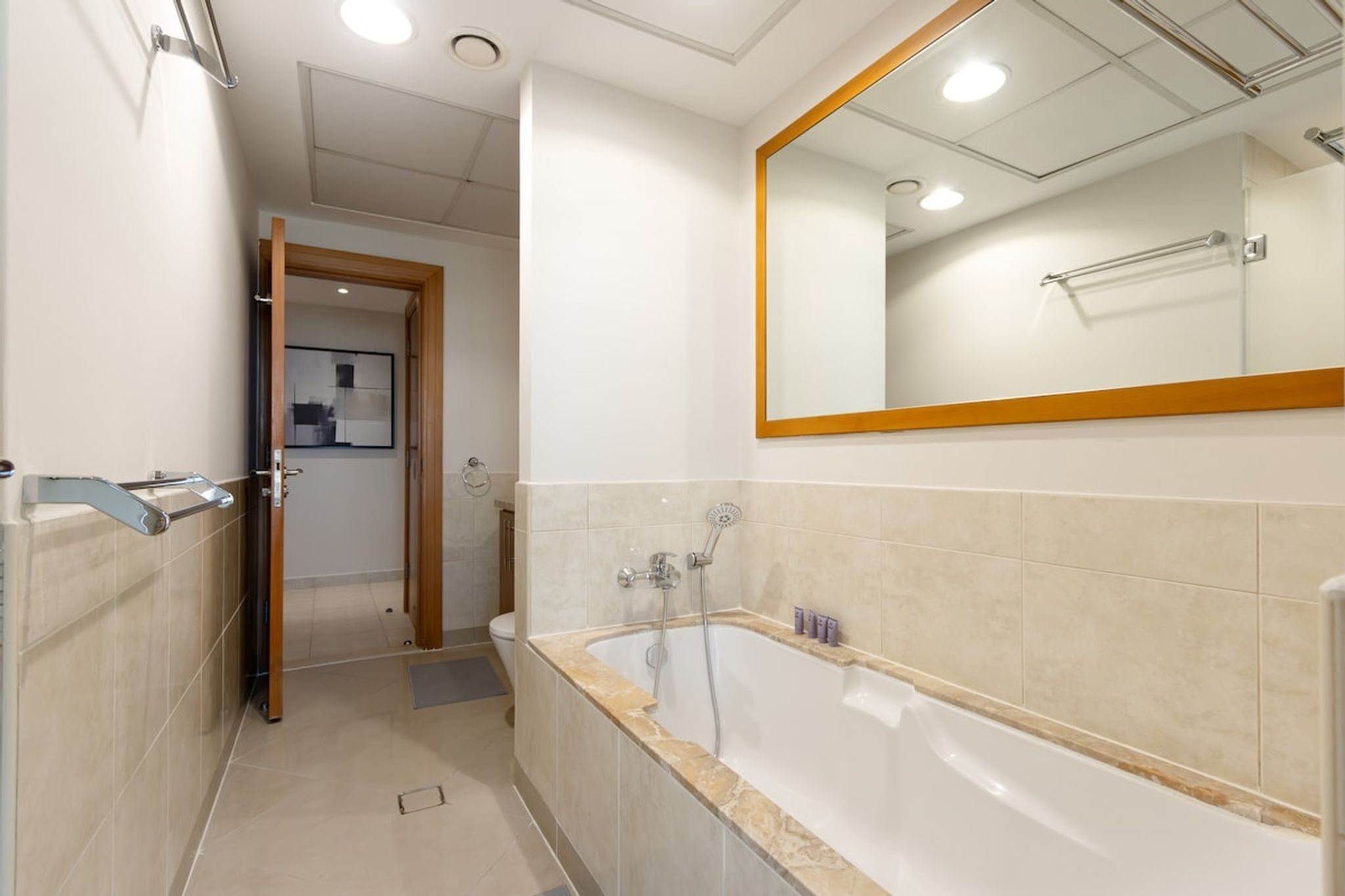Stylish 1BR Retreat with Pool & Stunning City View — photo 14