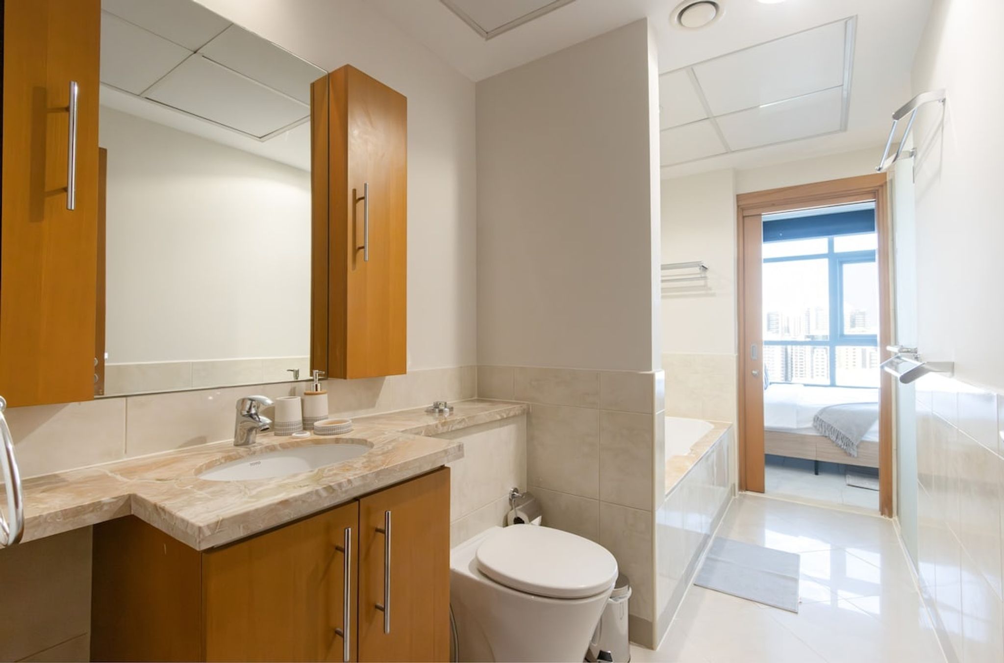 Stylish 1BR Retreat with Pool & Stunning City View — photo 13