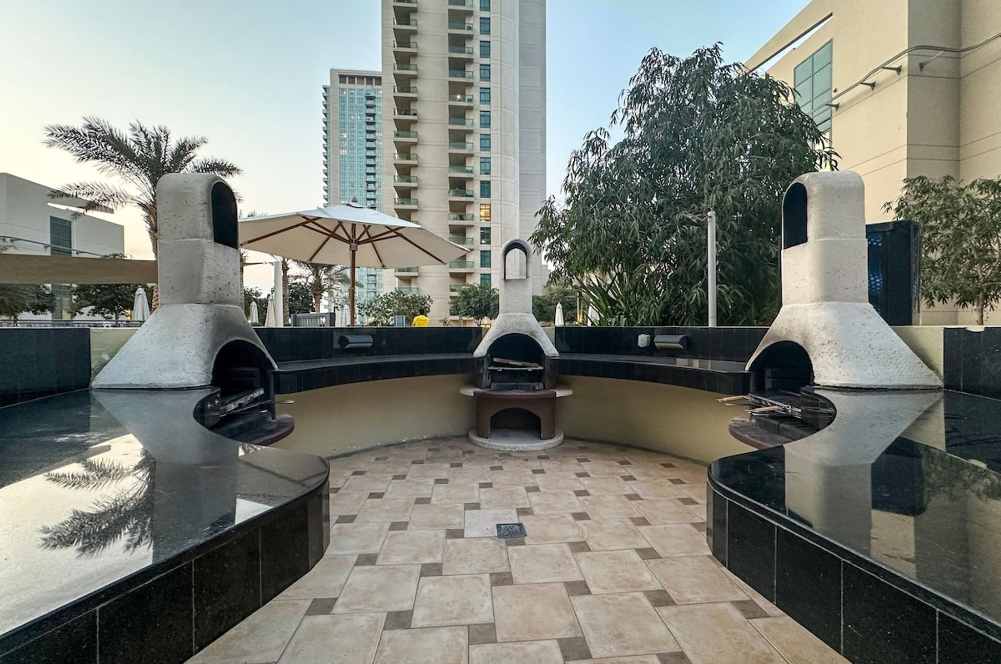 Stylish 1BR Retreat with Pool & Stunning City View — photo 23