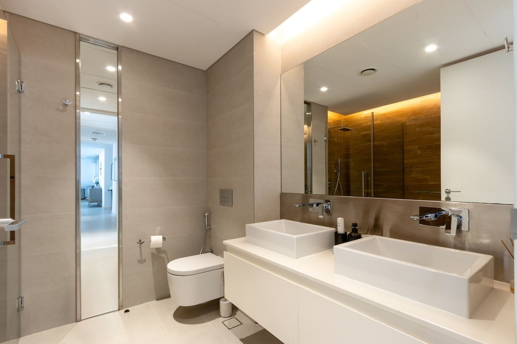 Luxury 2BR with Sea, Ain Dubai & Skyline Views — photo 10