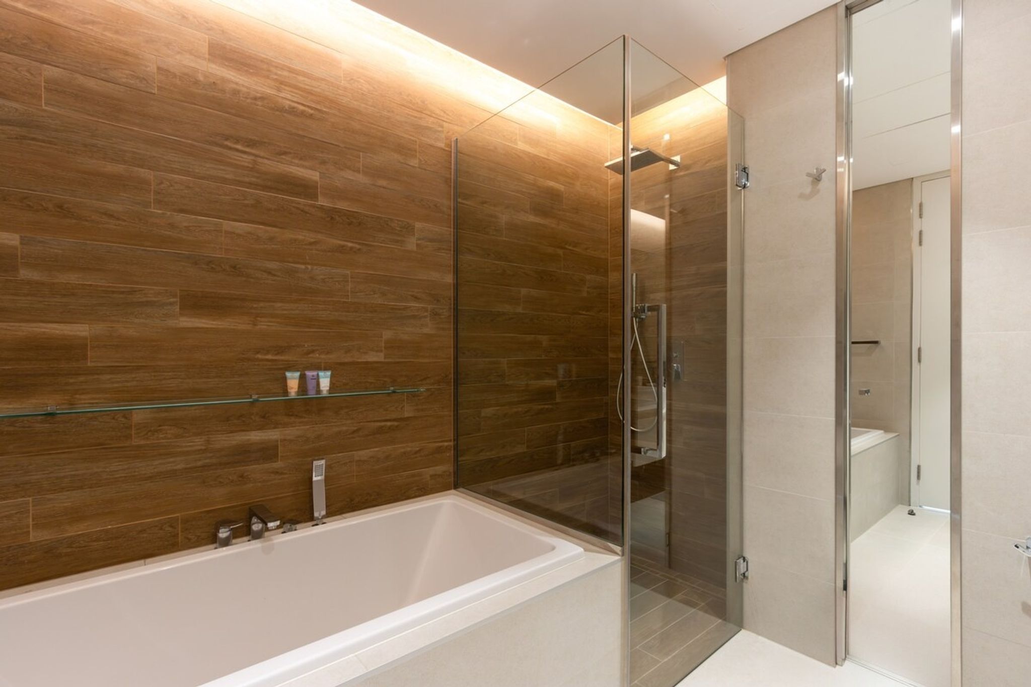 Luxury 2BR with Sea, Ain Dubai & Skyline Views — photo 11