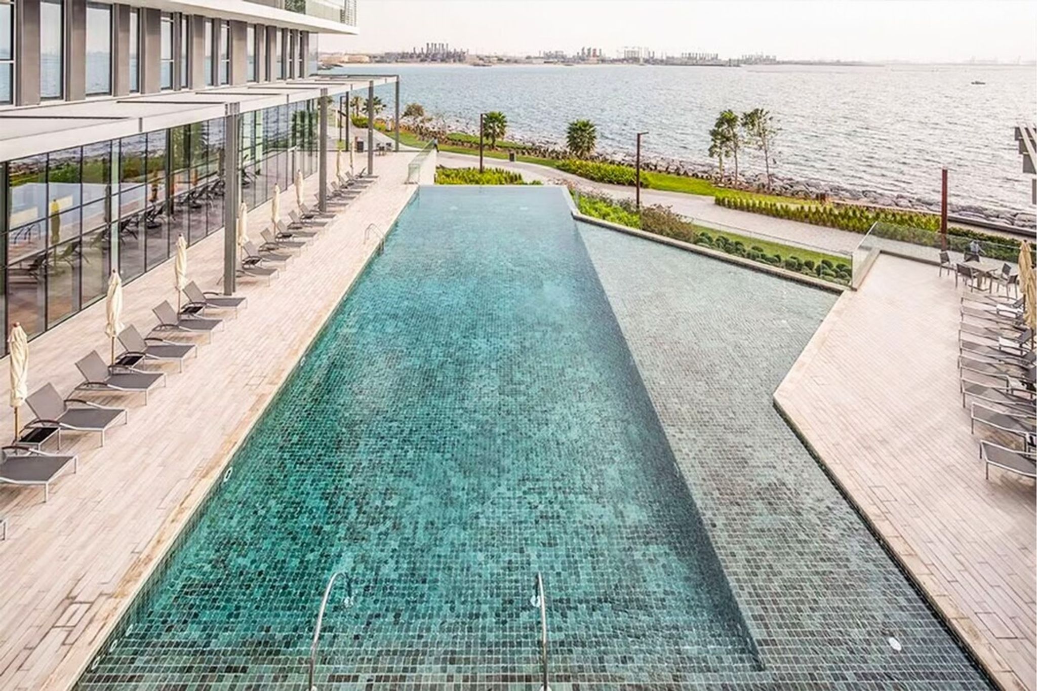 Luxury 2BR with Sea, Ain Dubai & Skyline Views — photo 24