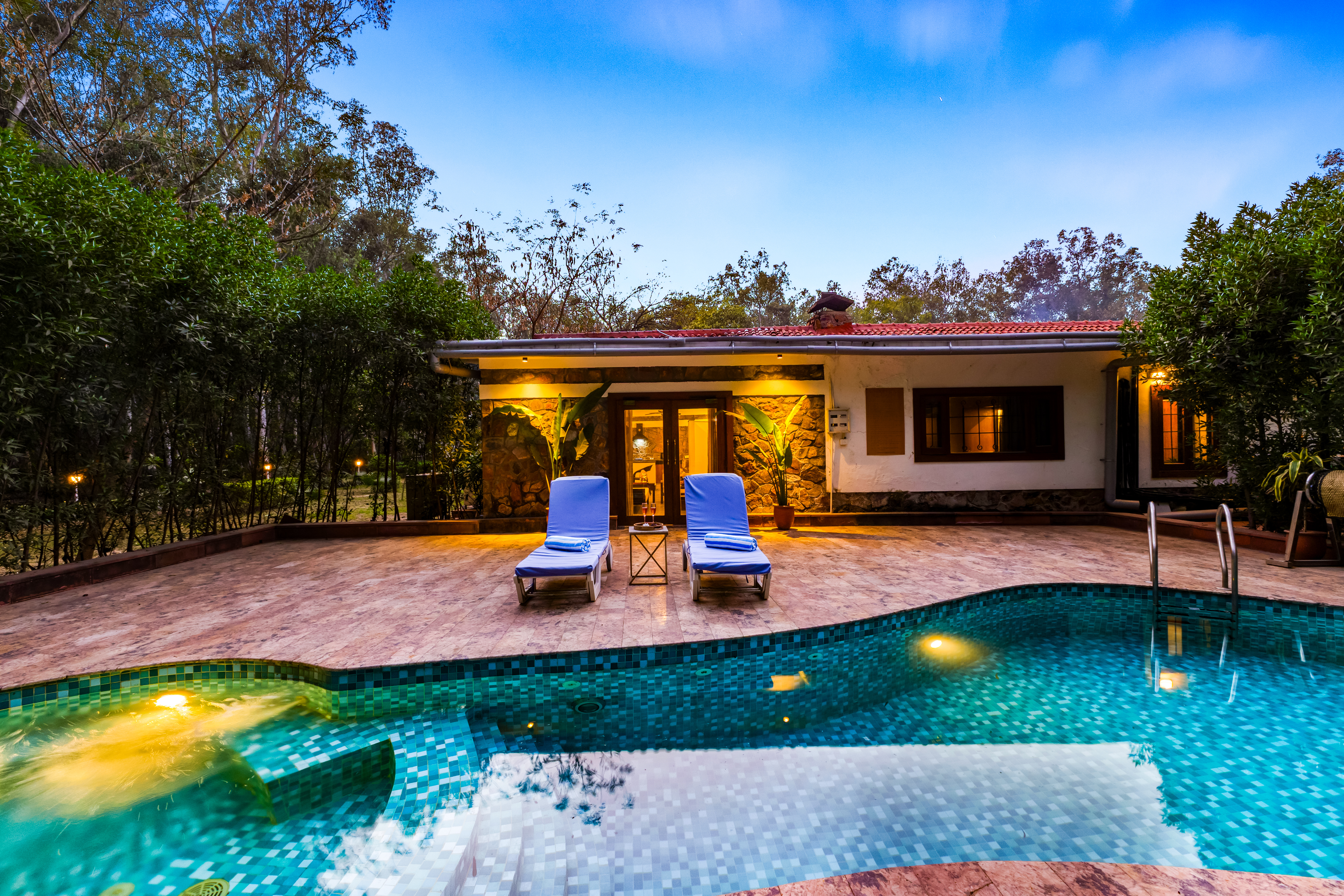 Swimming pool