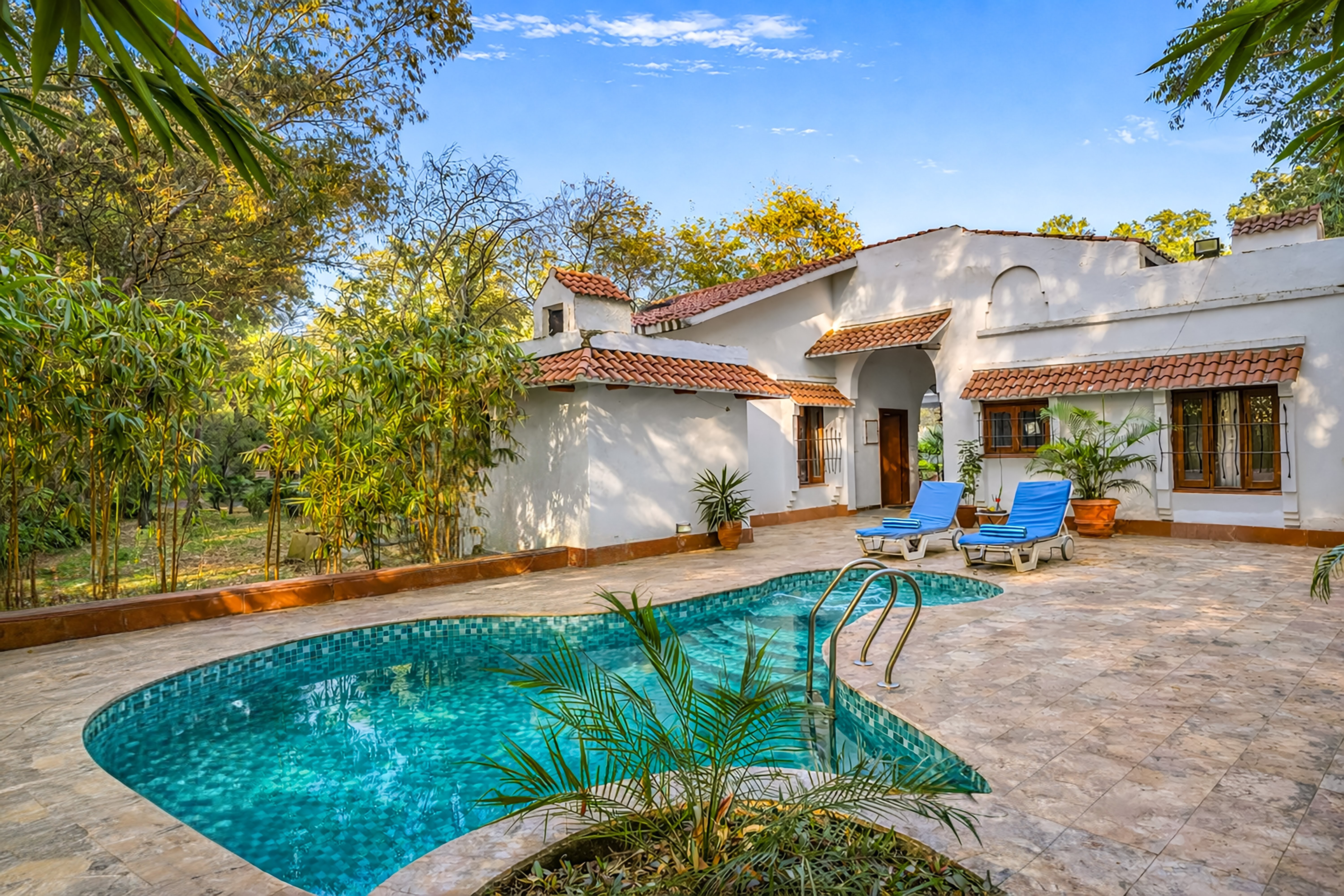 Swimming pool
