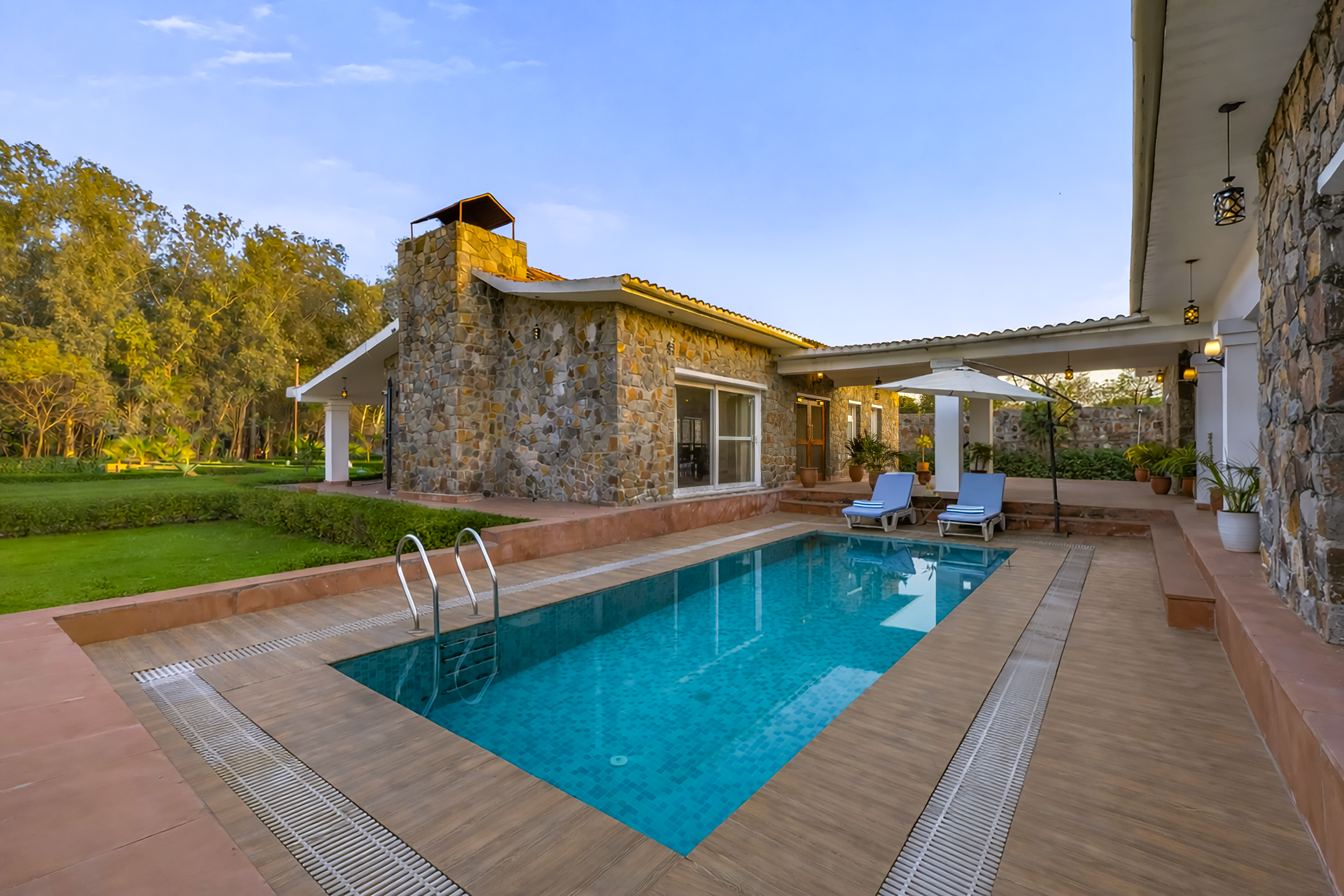 Swimming pool