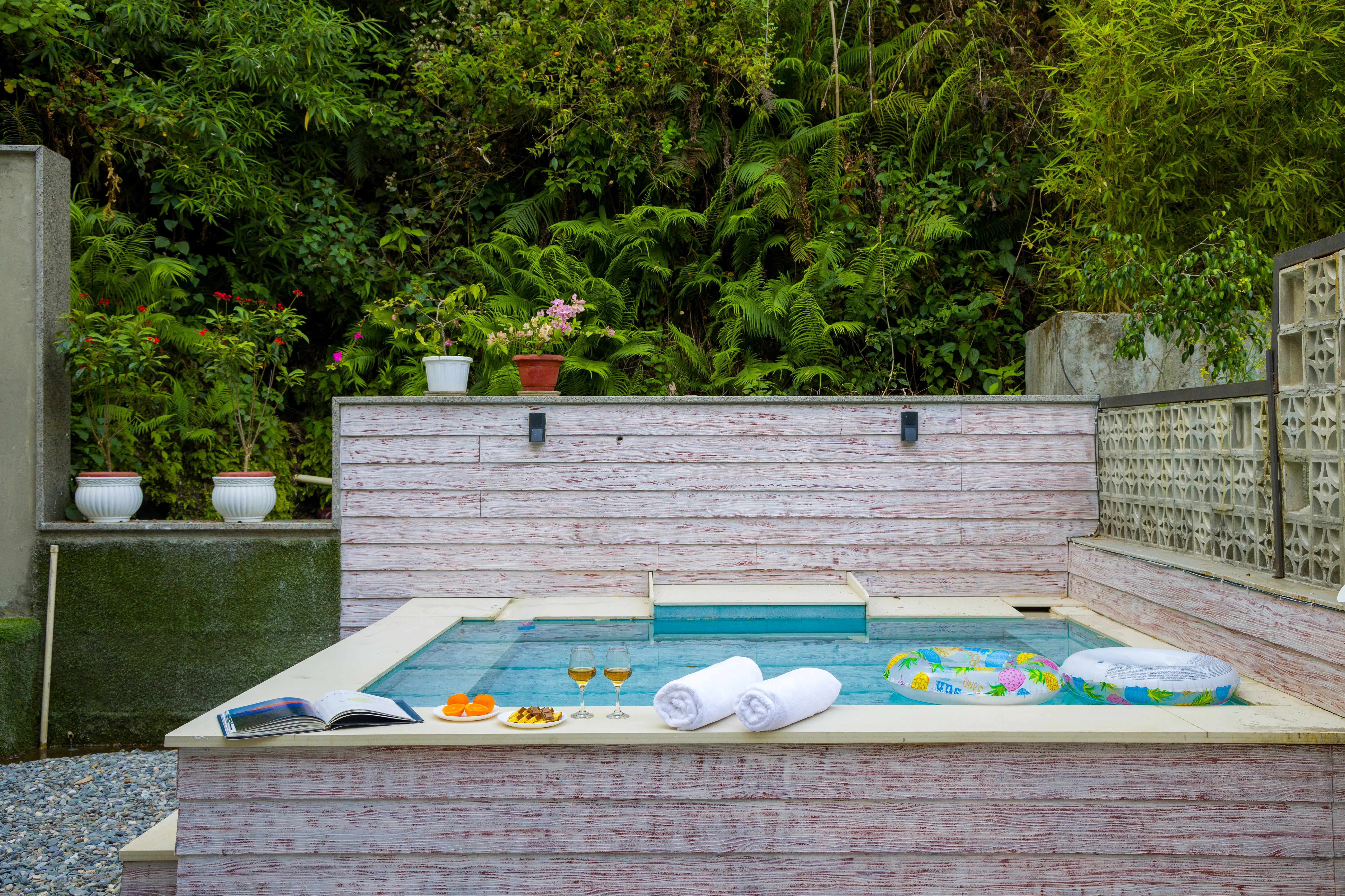 Plunge pool
