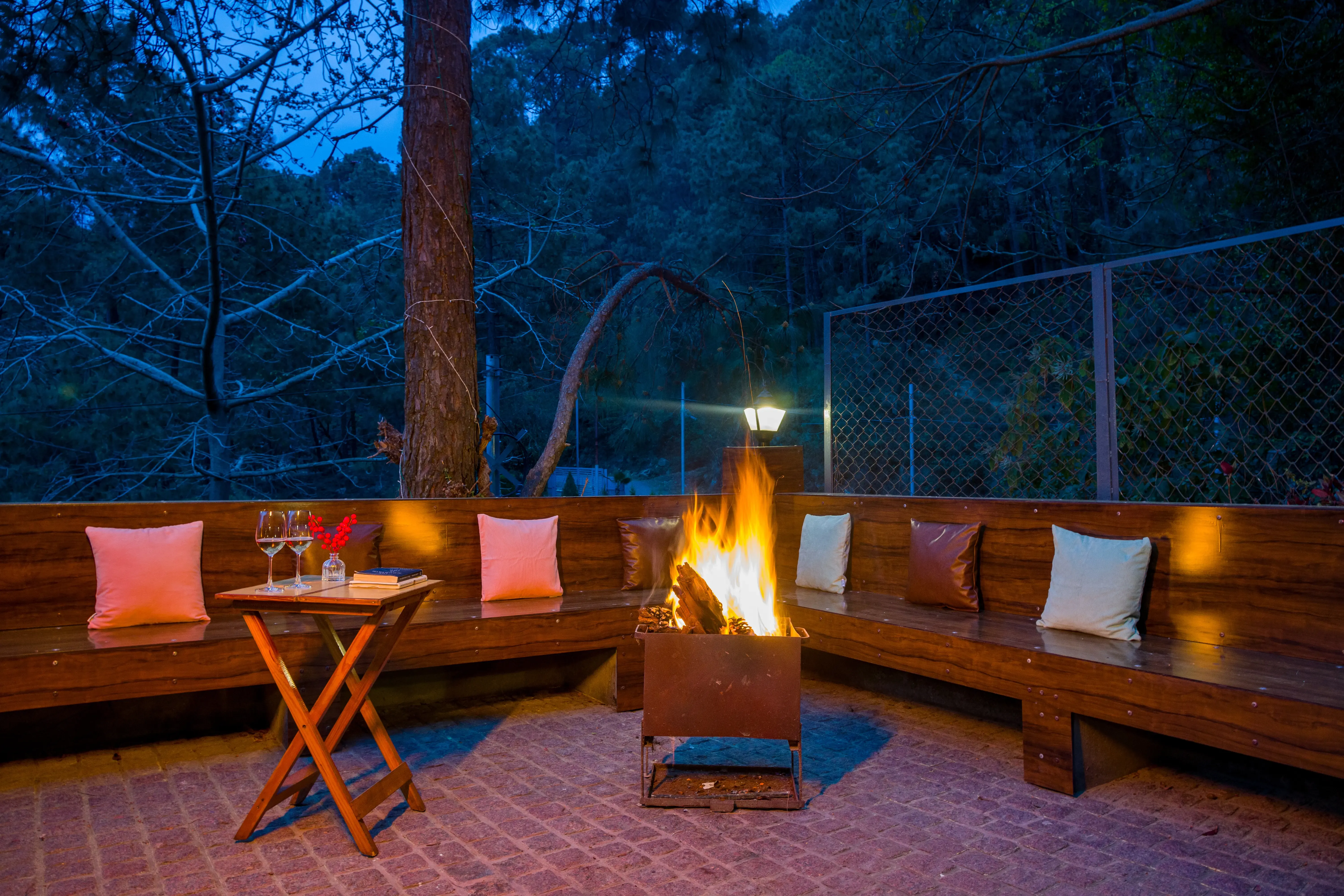 Kasauli Woods Cottage | Hillside 3-BHK Retreat With Outdoor Lounge, Balcony & Scenic Views