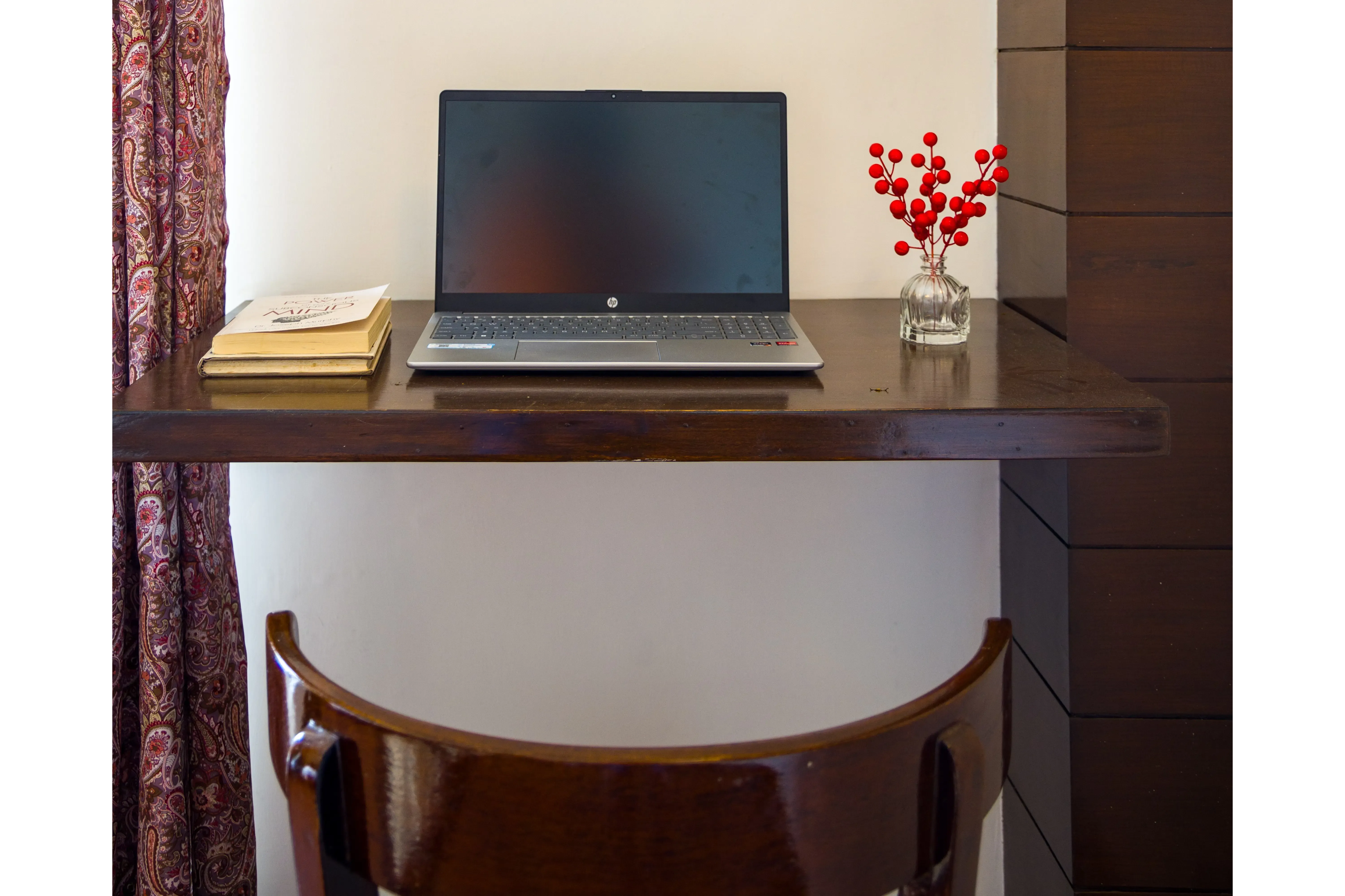 Kasauli Woods Cottage | Hillside 3-BHK Retreat With Outdoor Lounge, Balcony & Scenic Views