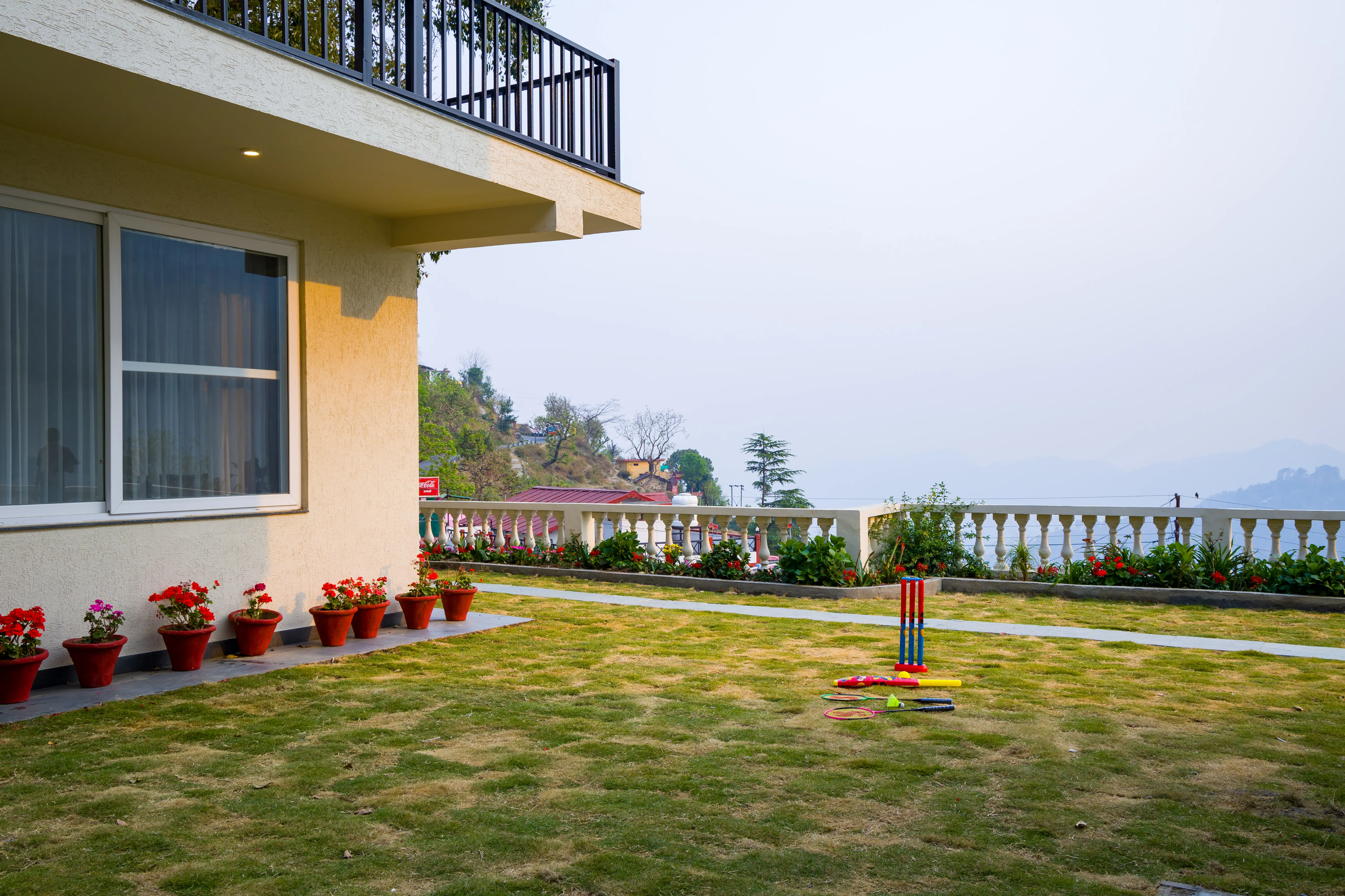 Twin Chalets Villa, Nainital - Lawn