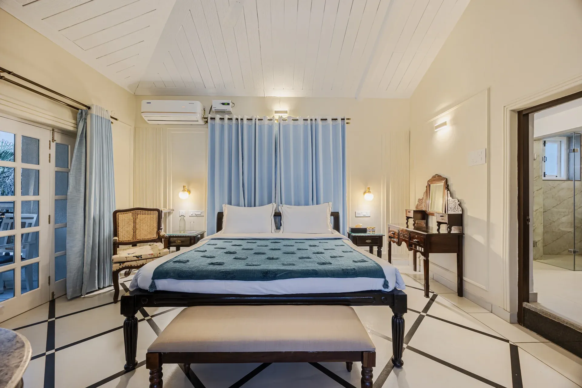 Casa Boa Vida | Luxe 4-BHK Villa Near Candolim Beach With Private Pool, Terrace & Bar