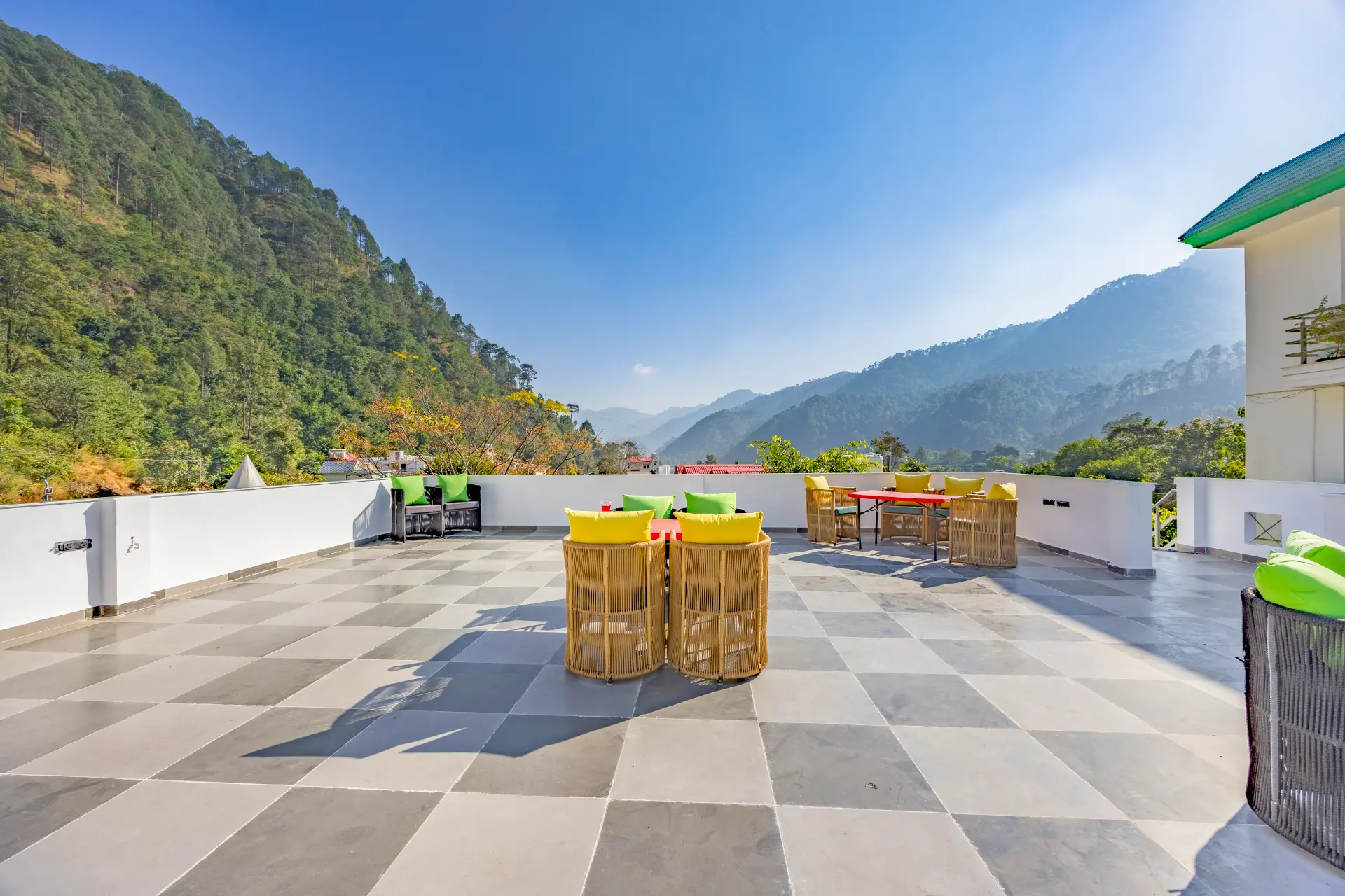 Kingdom Heartz |  Cosy Pet-friendly Studio Apartment With Balcony, Common Pool, Common Garden & Restaurant - Image 3