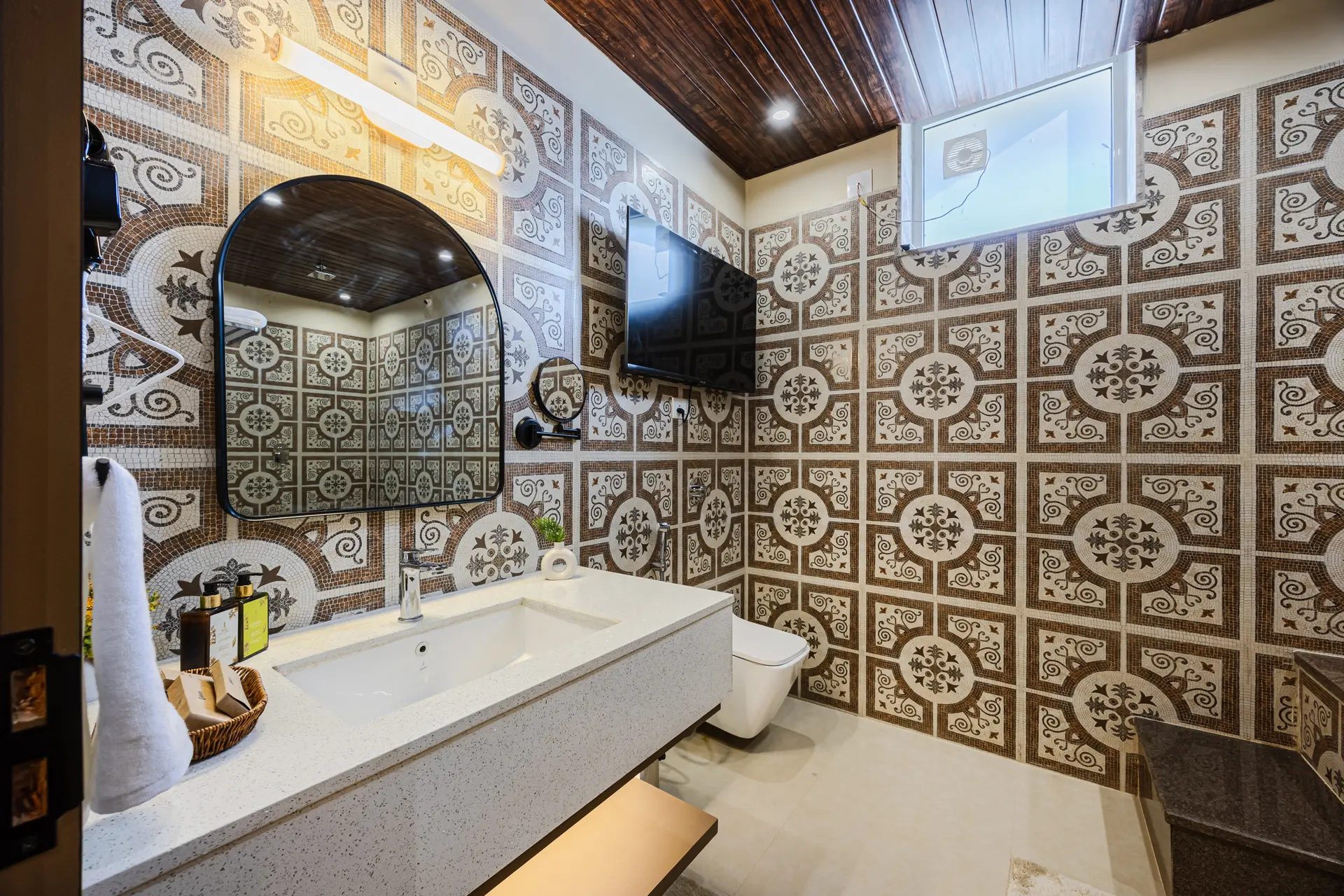 Heaven in Hills Mountara Villa, Udaipur - Jacuzzi