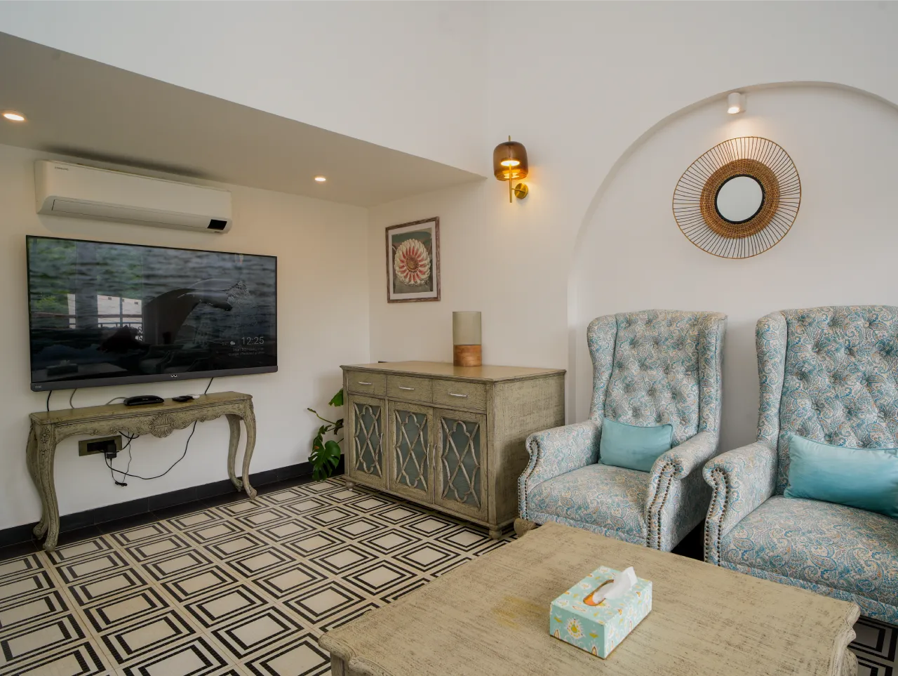 Entertainment lounge