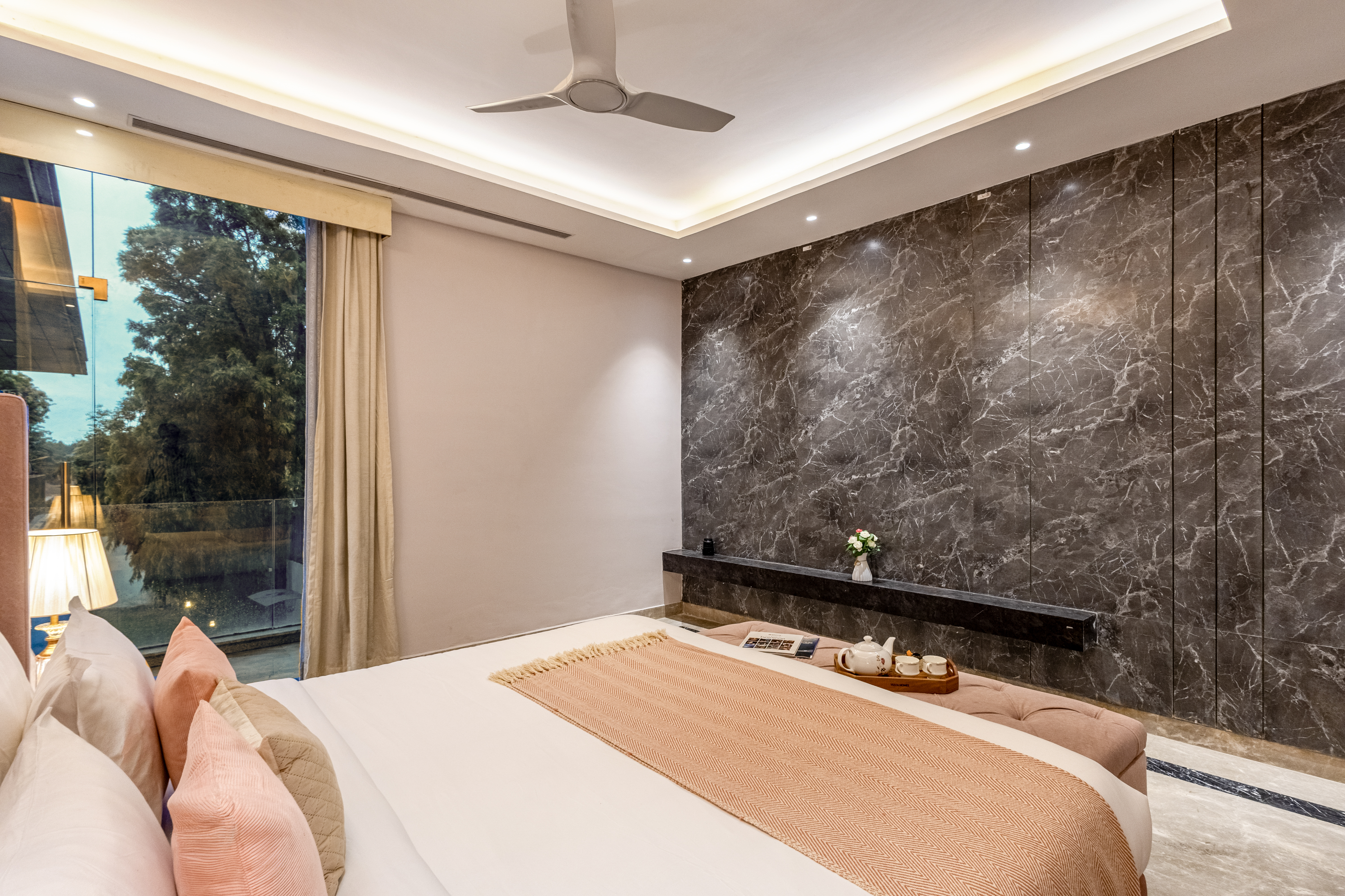 Pet- friendly modern house Inspired 3-BHK with Bar with lounge, Bathtub, Private Pool, Swimming pool, Terrace & Garden — photo 10