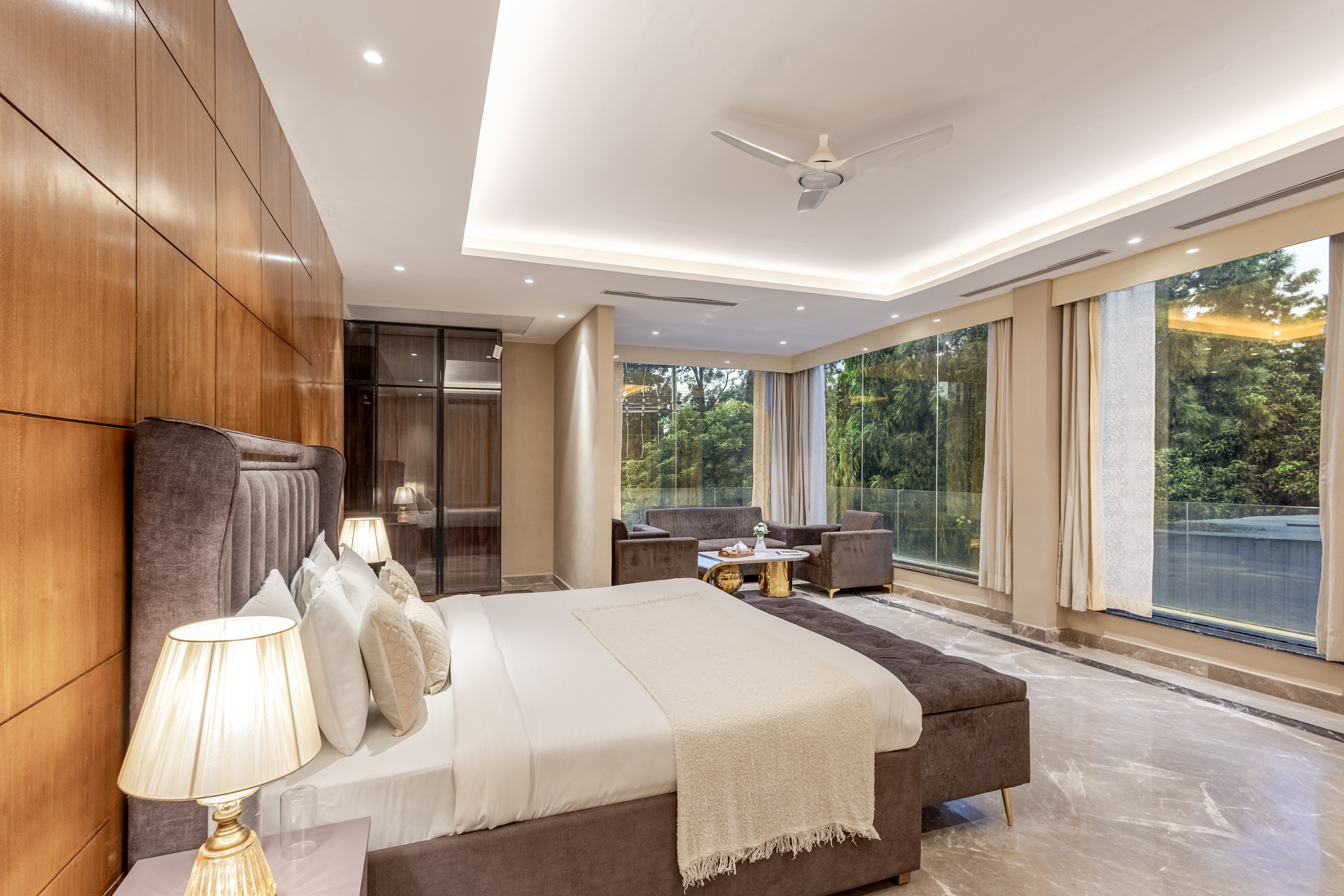 Pet- friendly modern house Inspired 3-BHK with Bar with lounge, Bathtub, Private Pool, Swimming pool, Terrace & Garden — photo 14