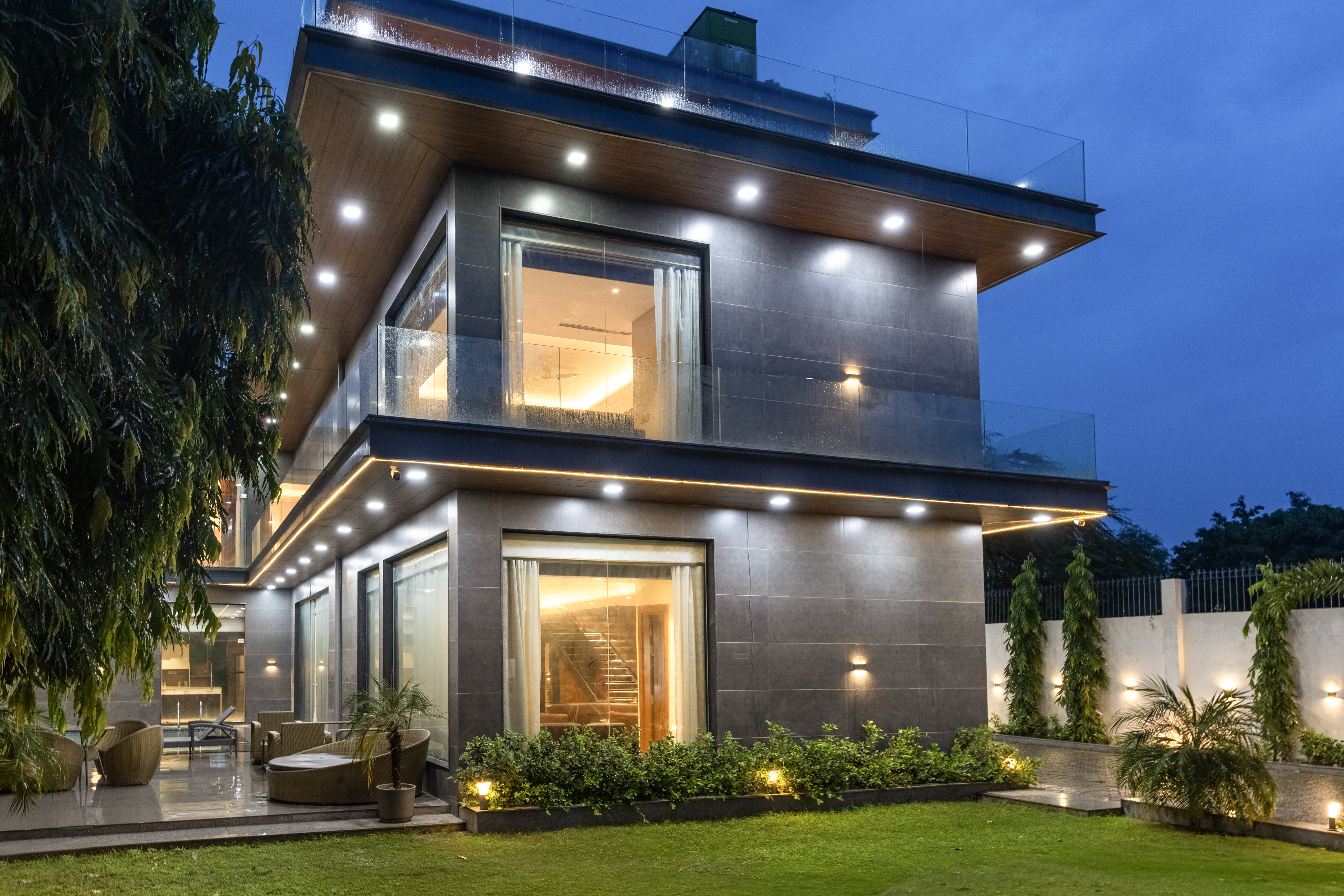 Pet- friendly modern house Inspired 3-BHK with Bar with lounge, Bathtub, Private Pool, Swimming pool, Terrace & Garden — photo 35