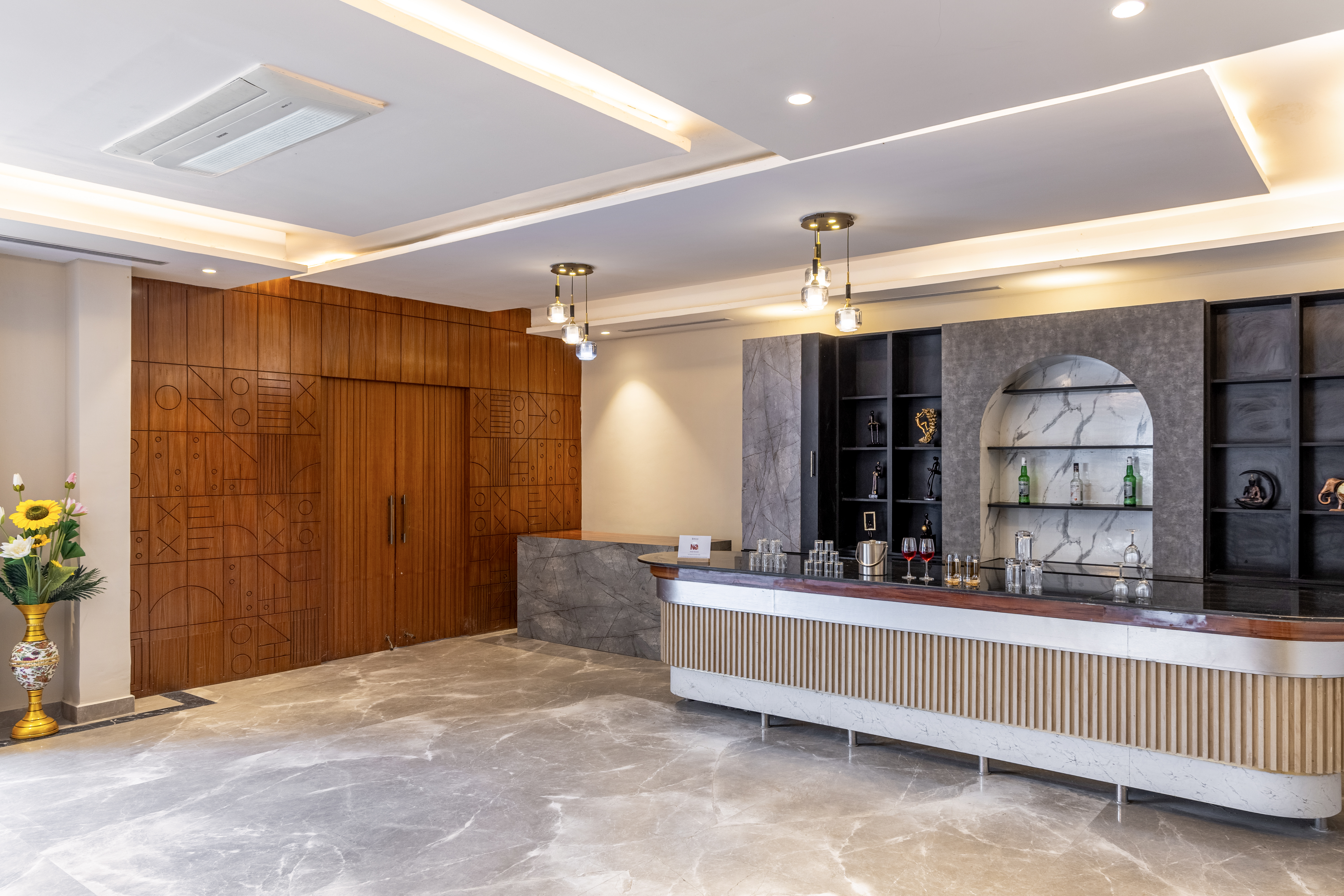 Pet- friendly modern house Inspired 3-BHK with Bar with lounge, Bathtub, Private Pool, Swimming pool, Terrace & Garden — photo 26