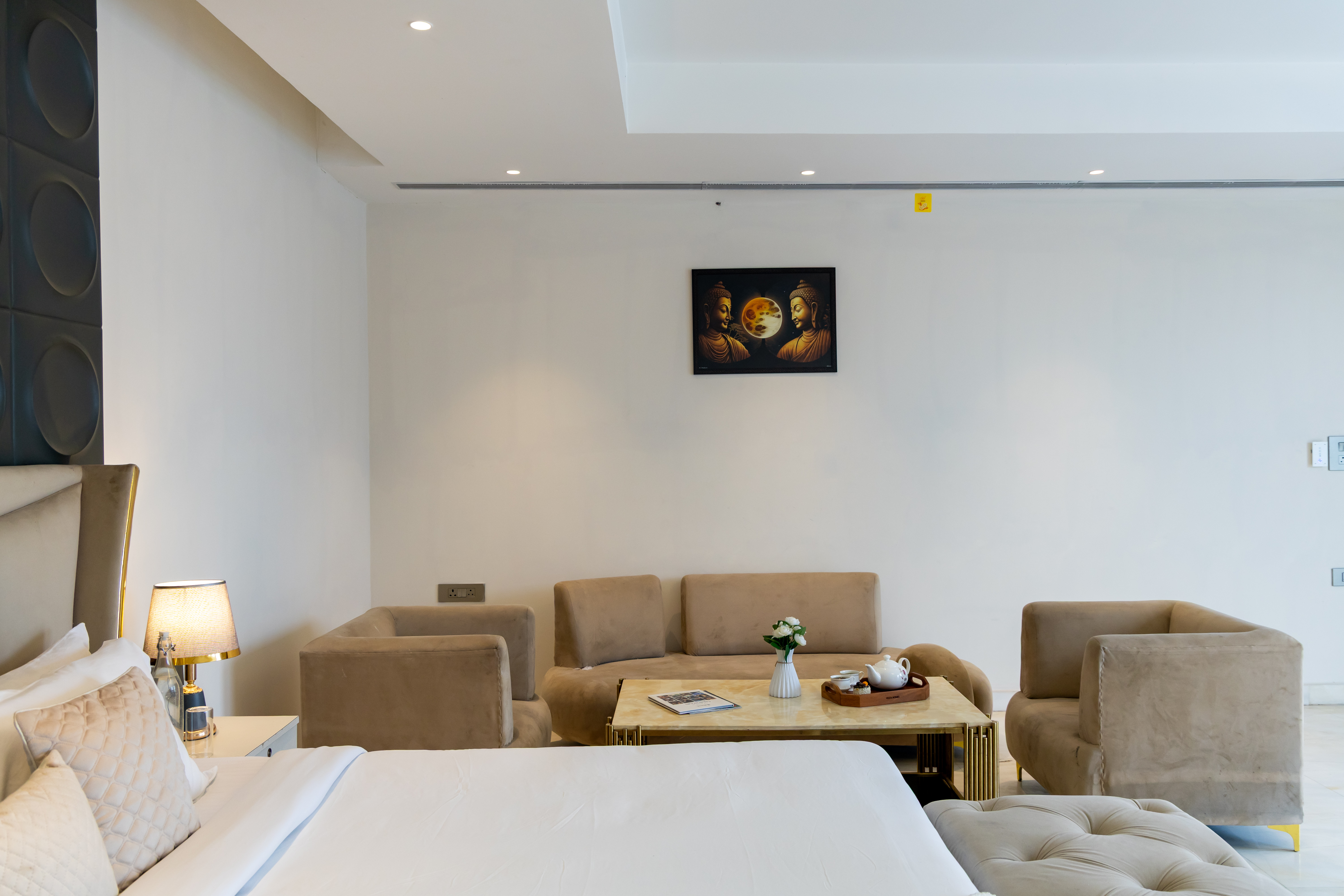 Pet- friendly modern house Inspired 3-BHK with Bar with lounge, Bathtub, Private Pool, Swimming pool, Terrace & Garden — photo 18
