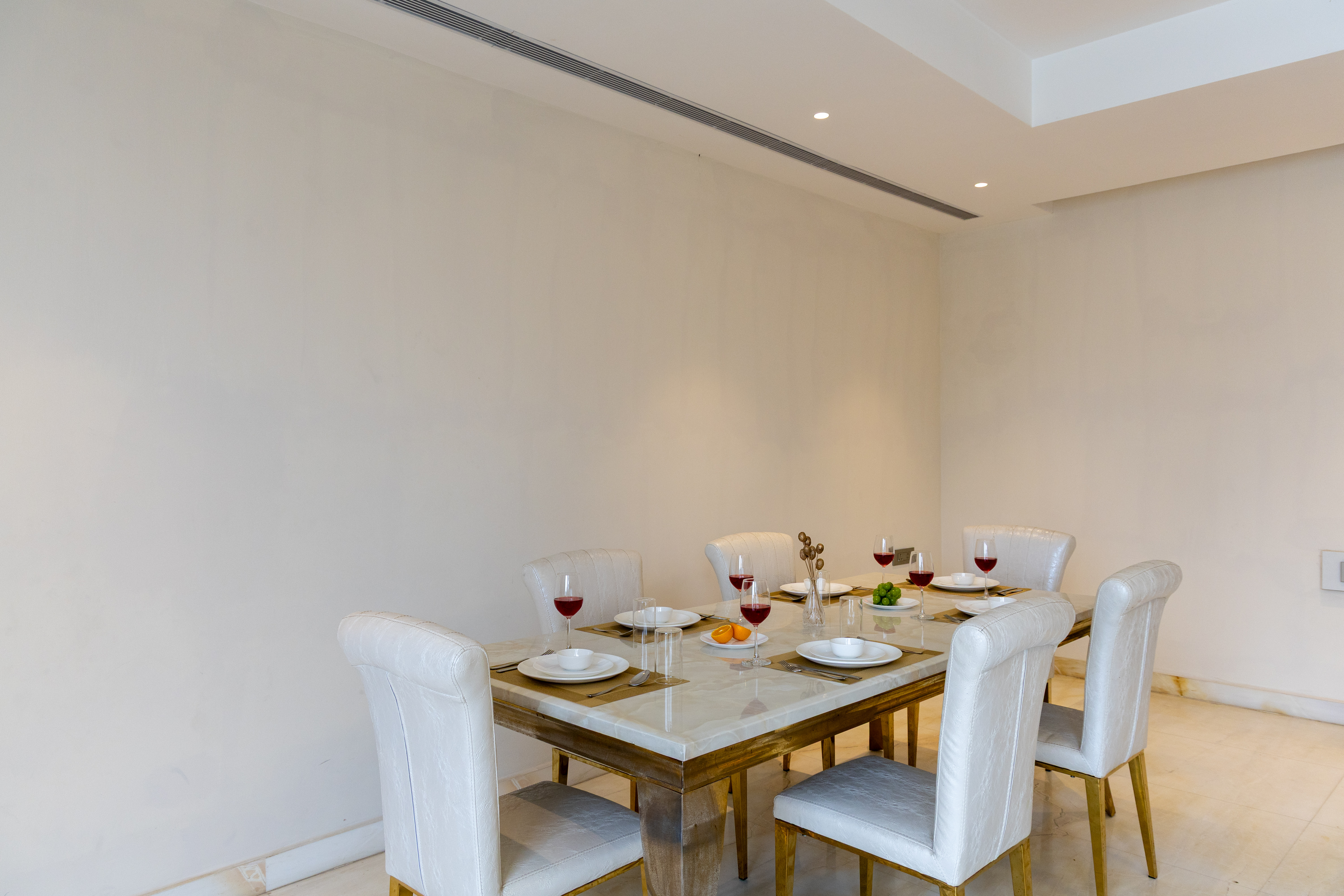Pet- friendly modern house Inspired 3-BHK with Bar with lounge, Bathtub, Private Pool, Swimming pool, Terrace & Garden — photo 17