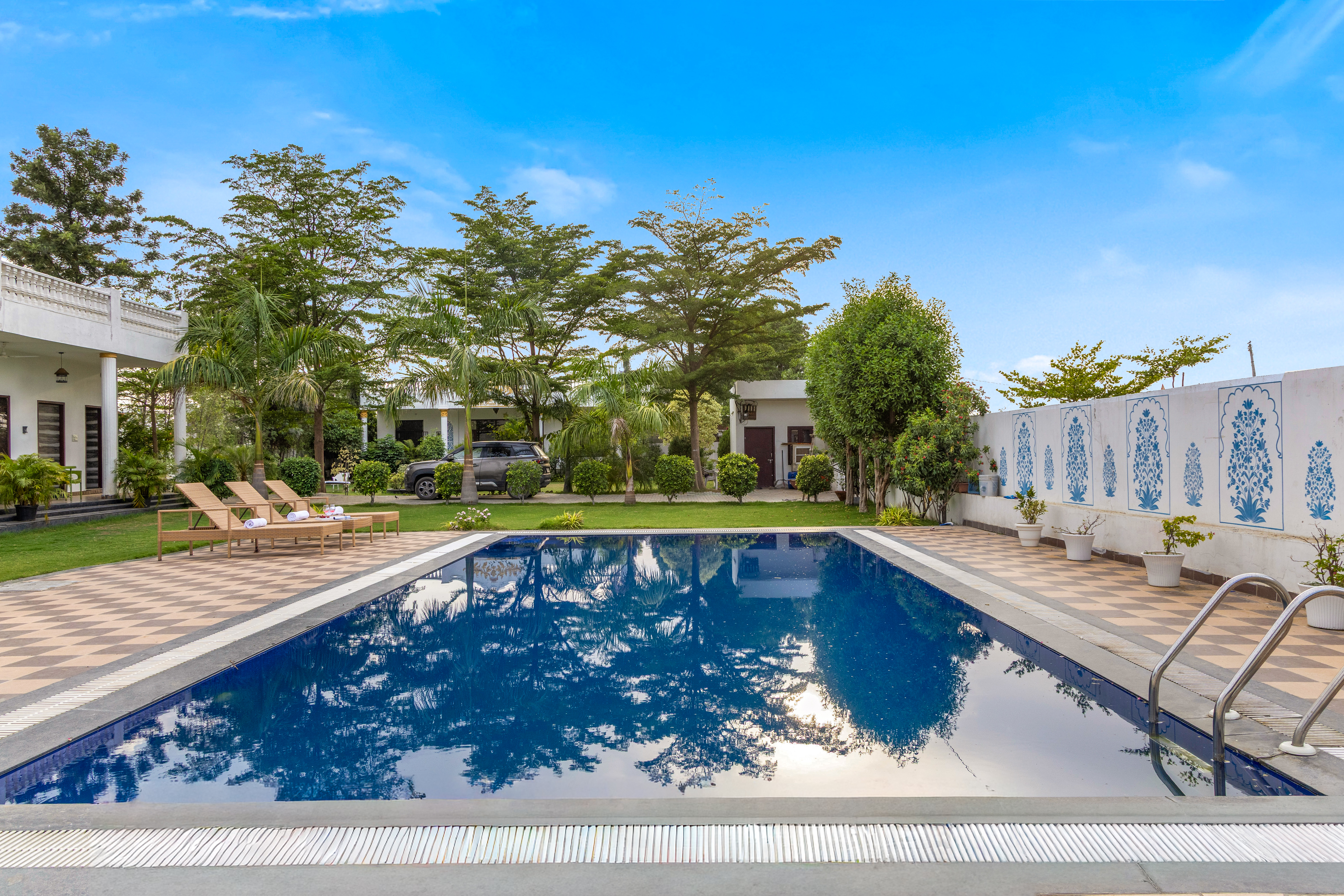 Swimming pool