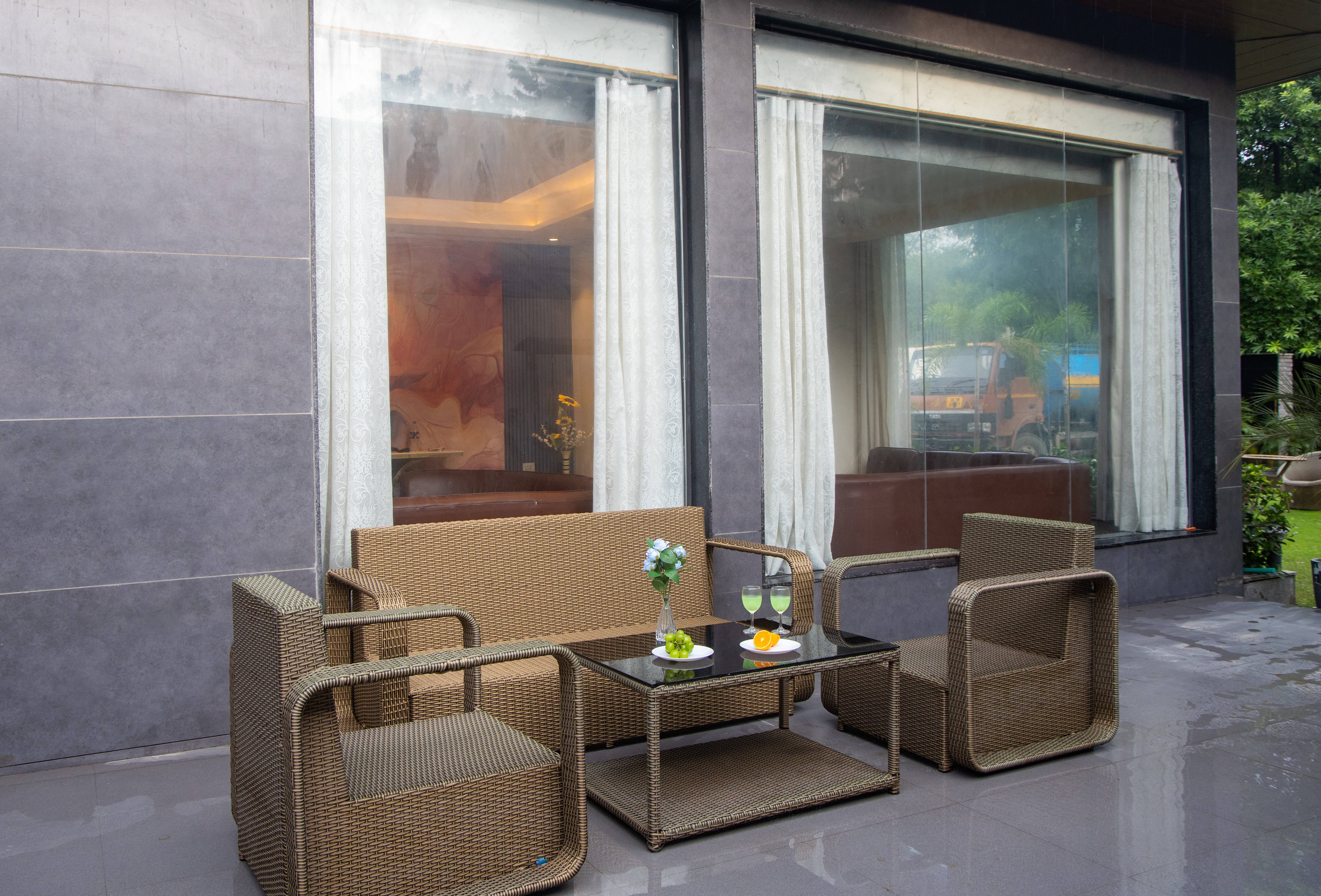 Pet- friendly modern house Inspired 3-BHK with Bar with lounge, Bathtub, Private Pool, Swimming pool, Terrace & Garden — photo 5