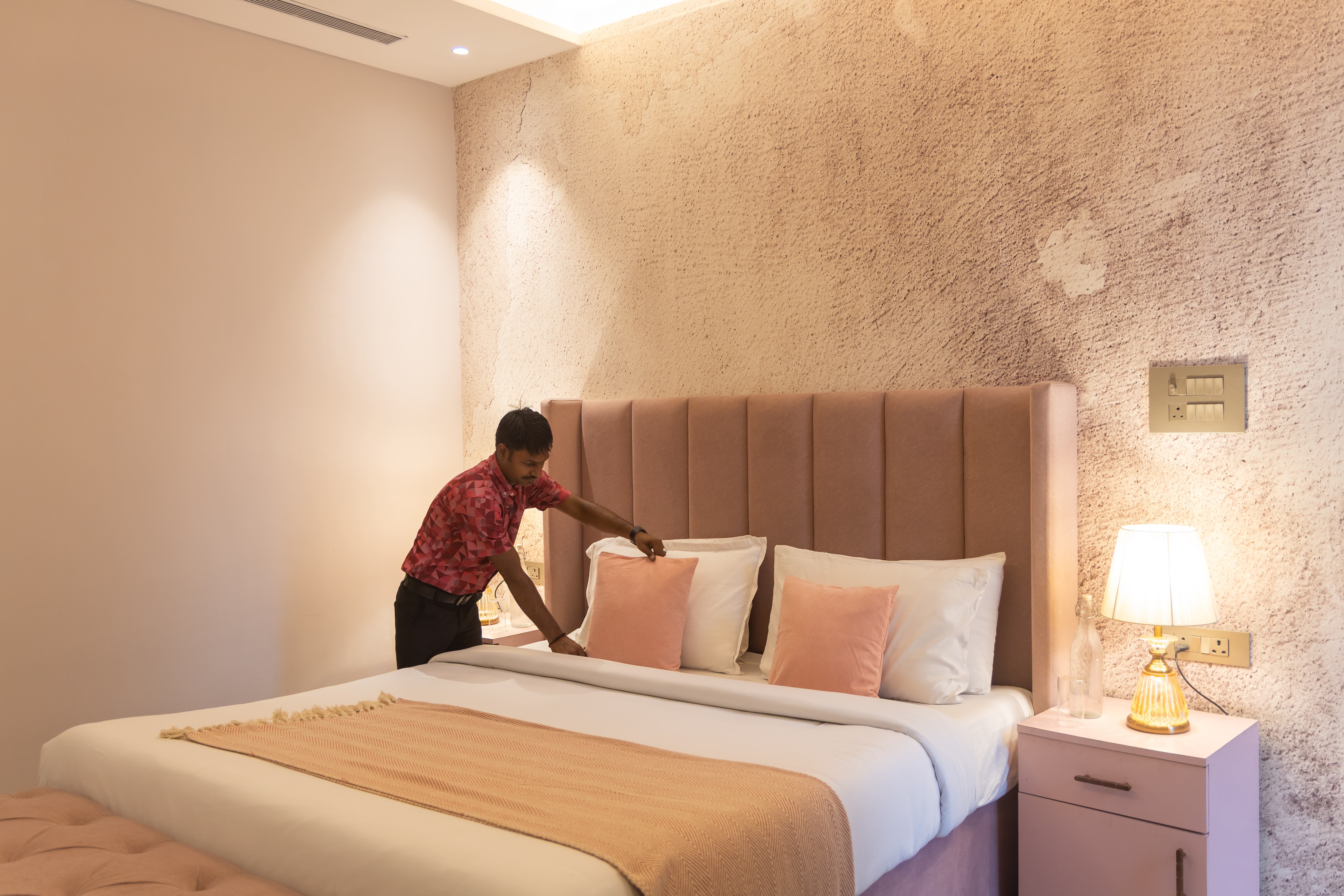 Pet- friendly modern house Inspired 3-BHK with Bar with lounge, Bathtub, Private Pool, Swimming pool, Terrace & Garden — photo 25