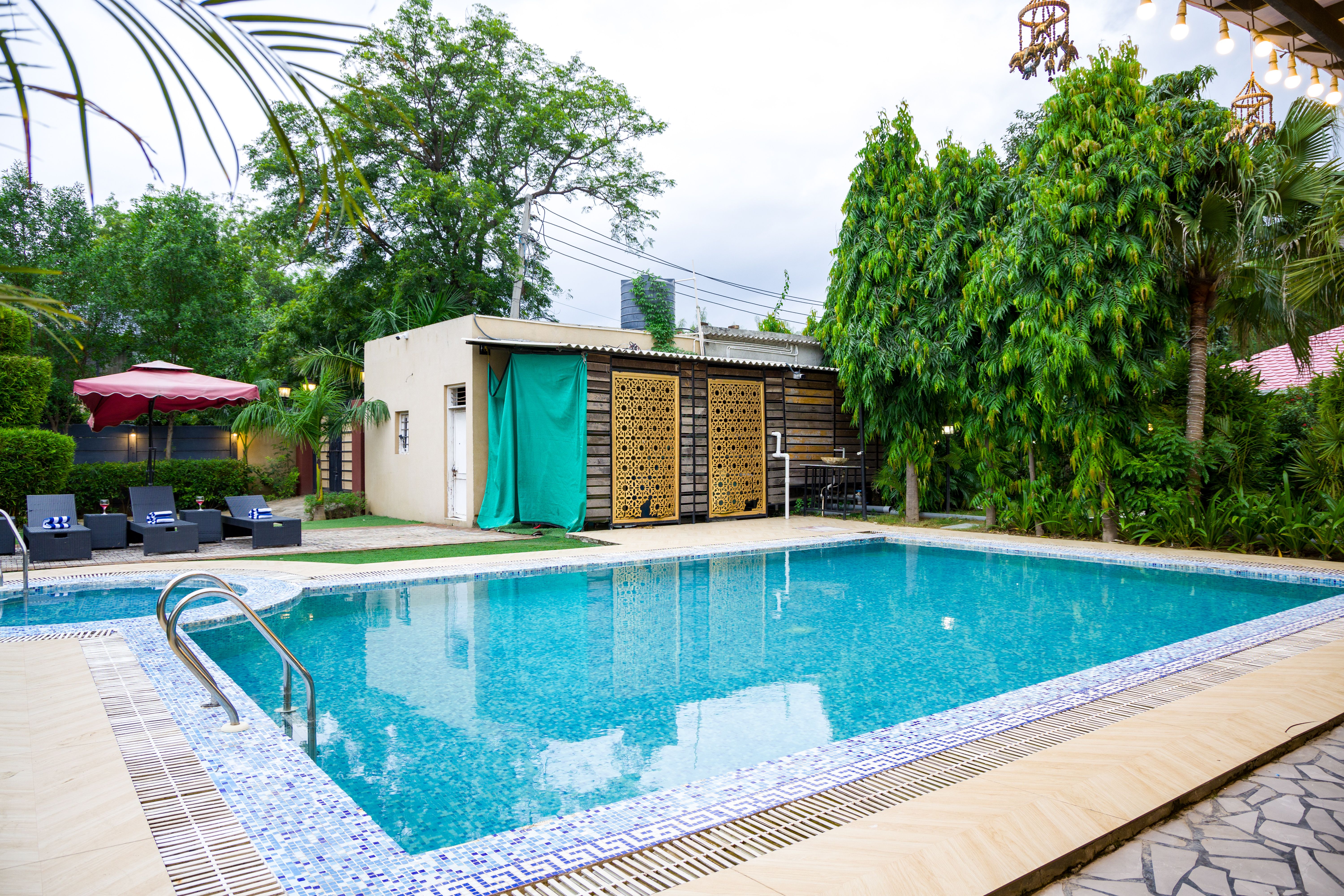 Private pool
