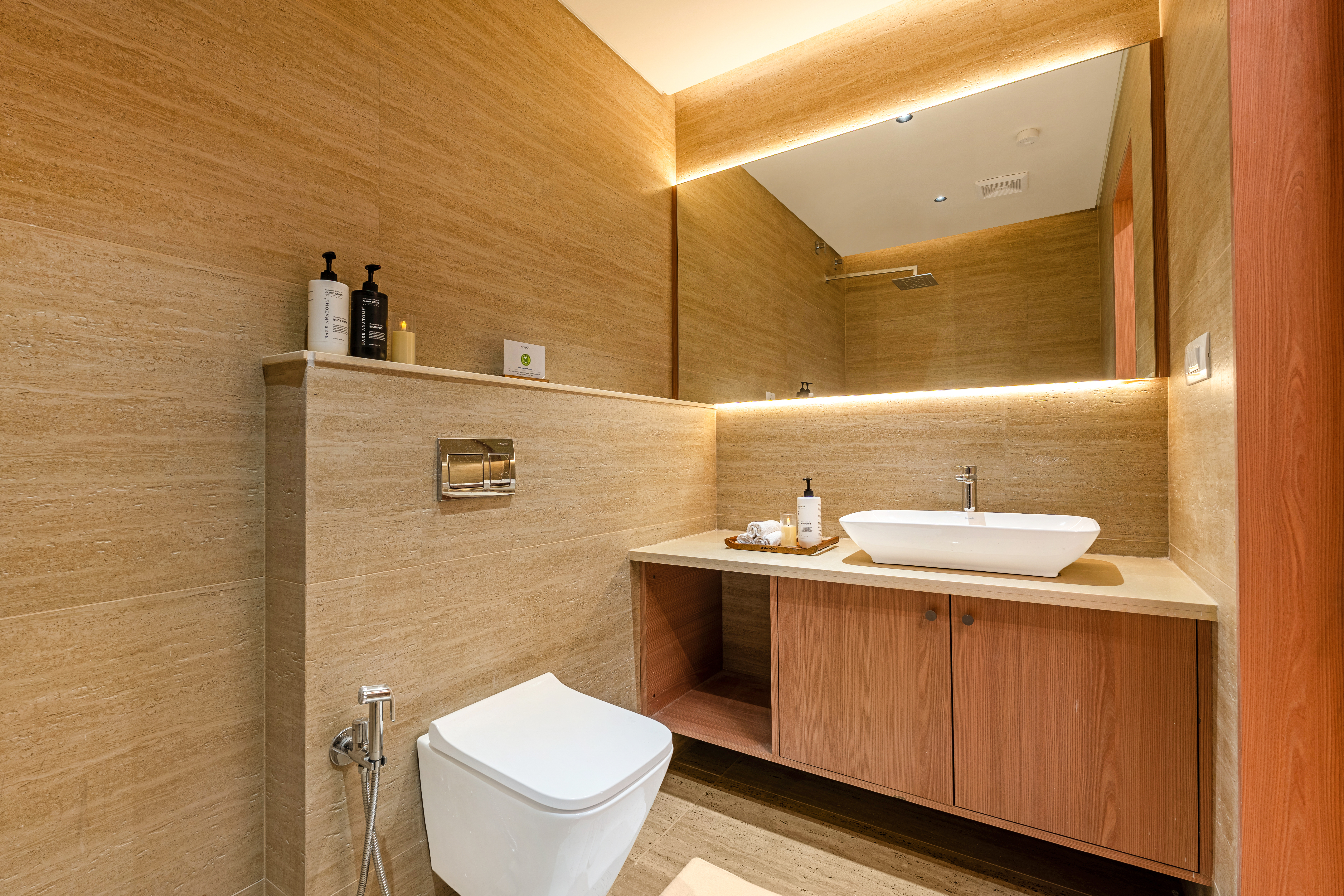 Queen Bed Room with Balcony in a Business Hotel in Chikkajala, Near Popular Restaurants, Bars & Clubs — photo 8