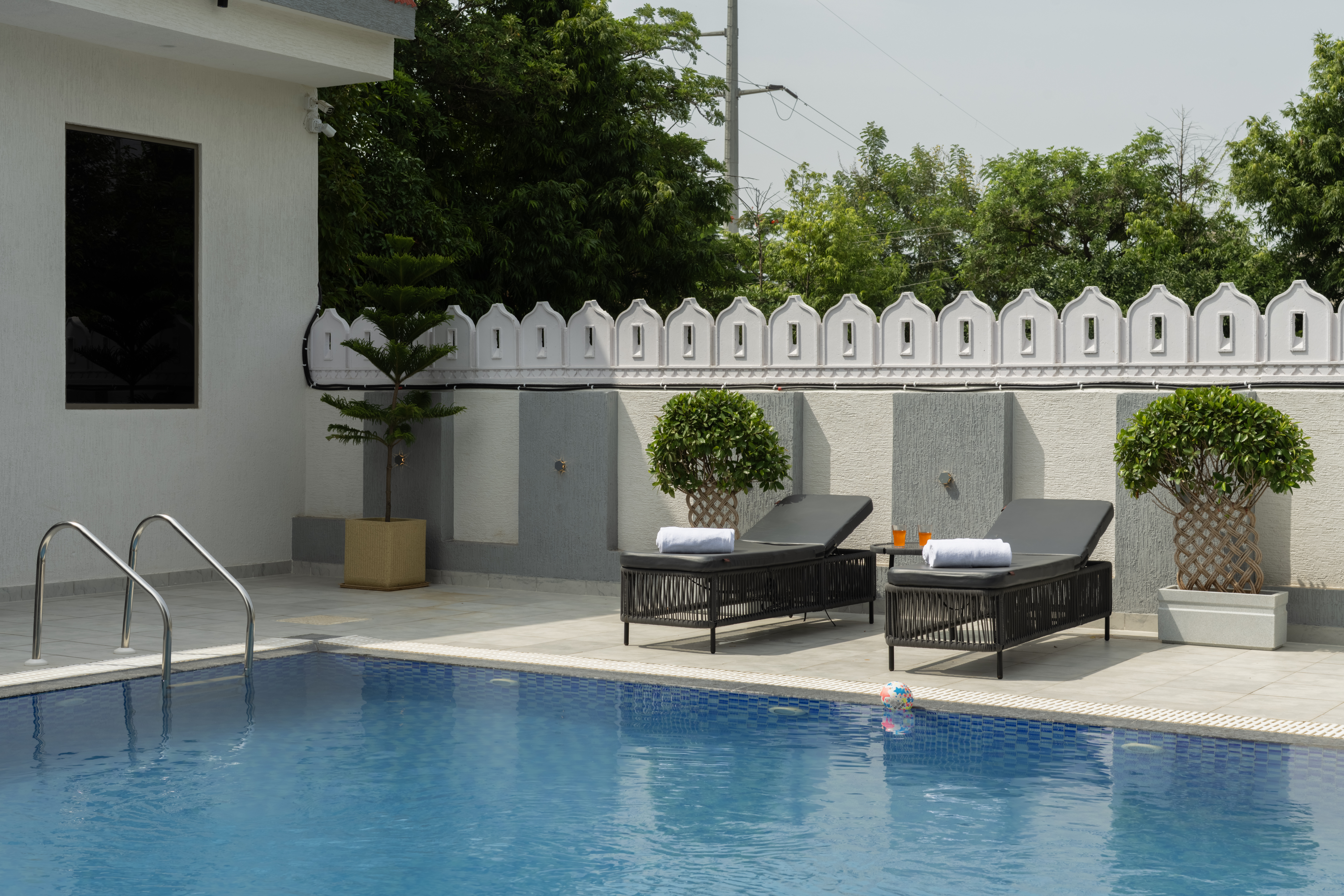 3 BHK Villa With Private Pool, Sprawling Lawn, Poolside Deck & Outdoor Movie Screen — photo 25