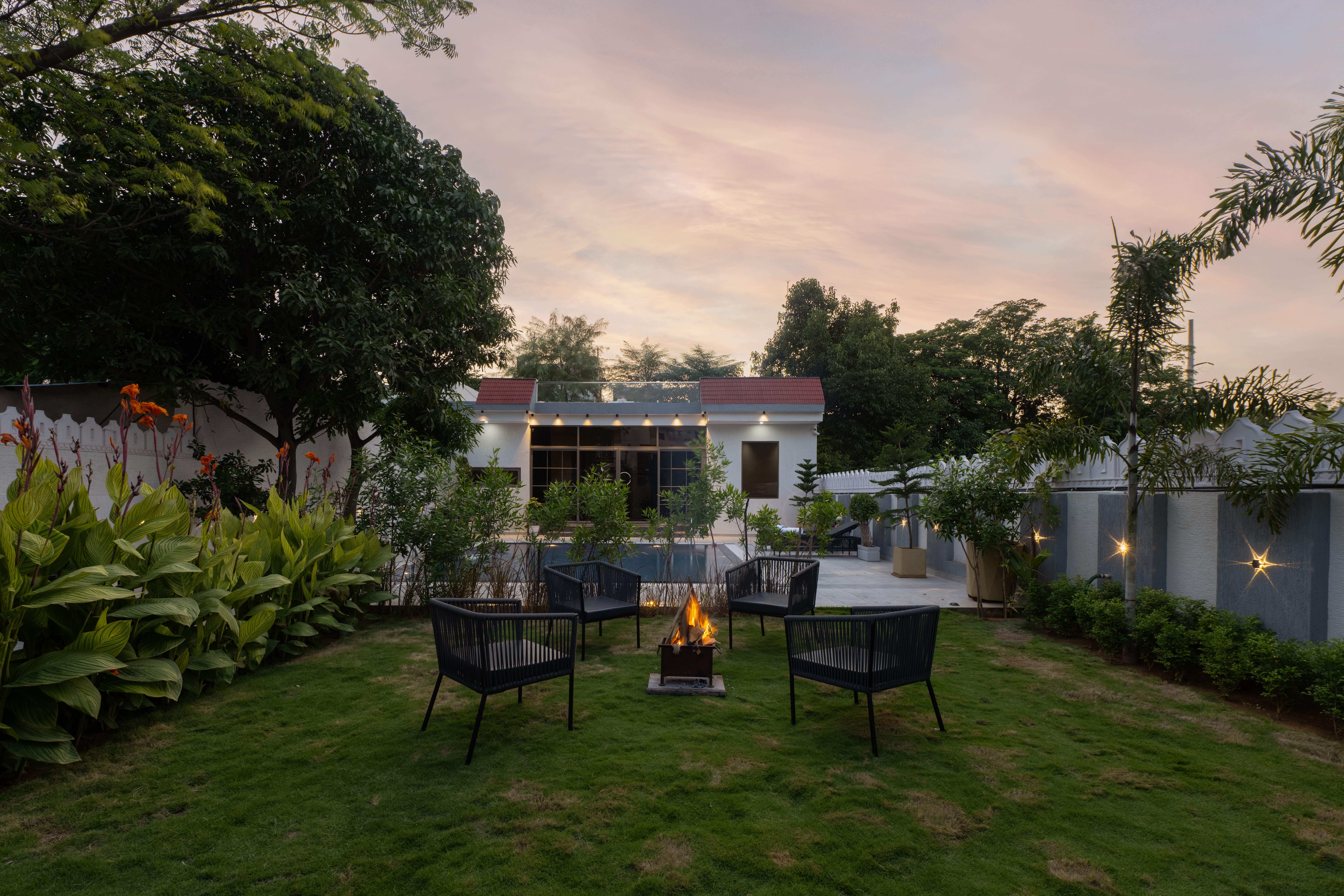 3 BHK Villa With Private Pool, Sprawling Lawn, Poolside Deck & Outdoor Movie Screen — photo 8