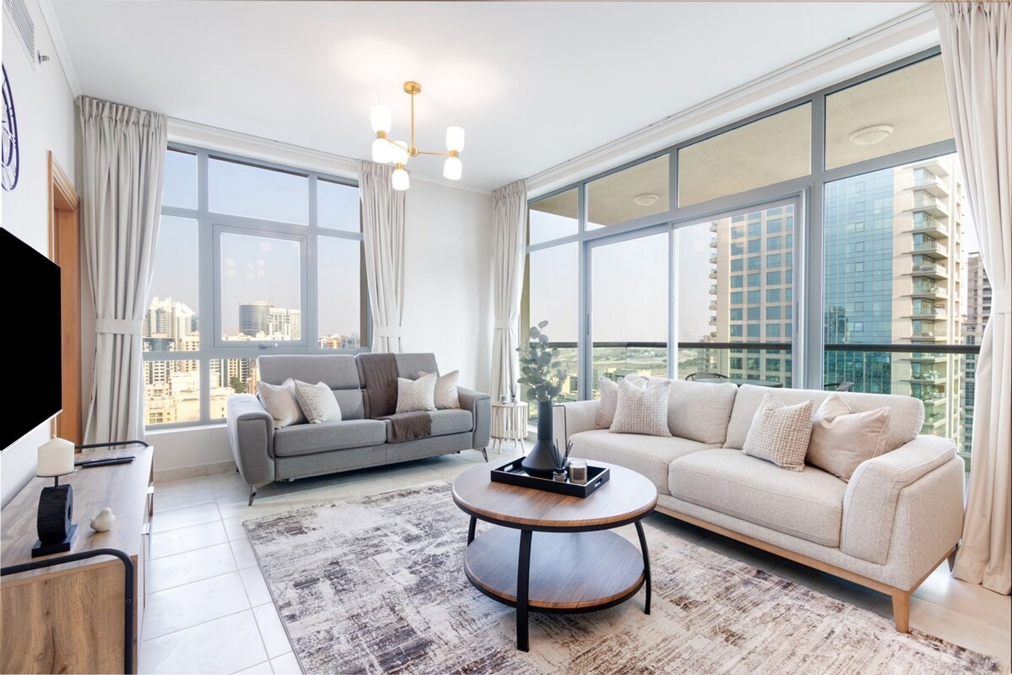 Stylish 1BR Retreat with Pool & Stunning City View — photo 9