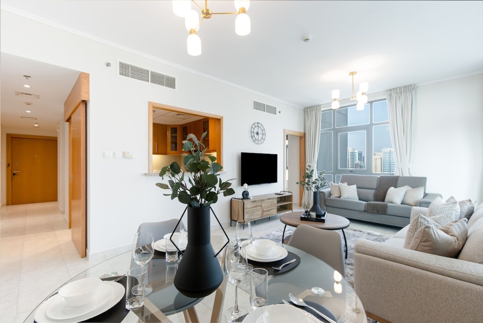 Stylish 1BR Retreat with Pool & Stunning City View — photo 18