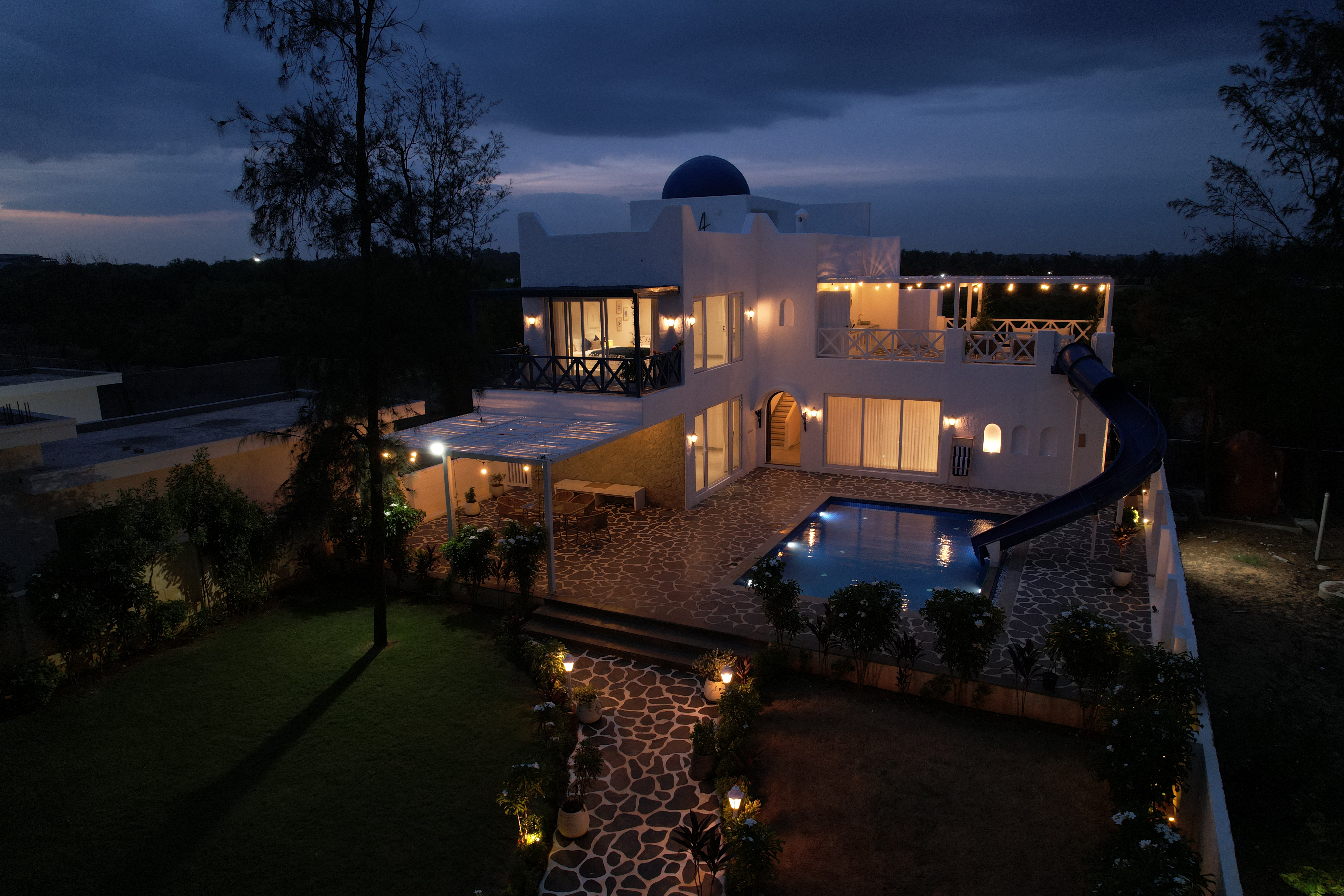 Greek Style 2-BHK Villa with Private Swimming Pool, Water Slide, Garden, Open Shower, Jacuzzi, Bathtub & Beach Views — photo 28