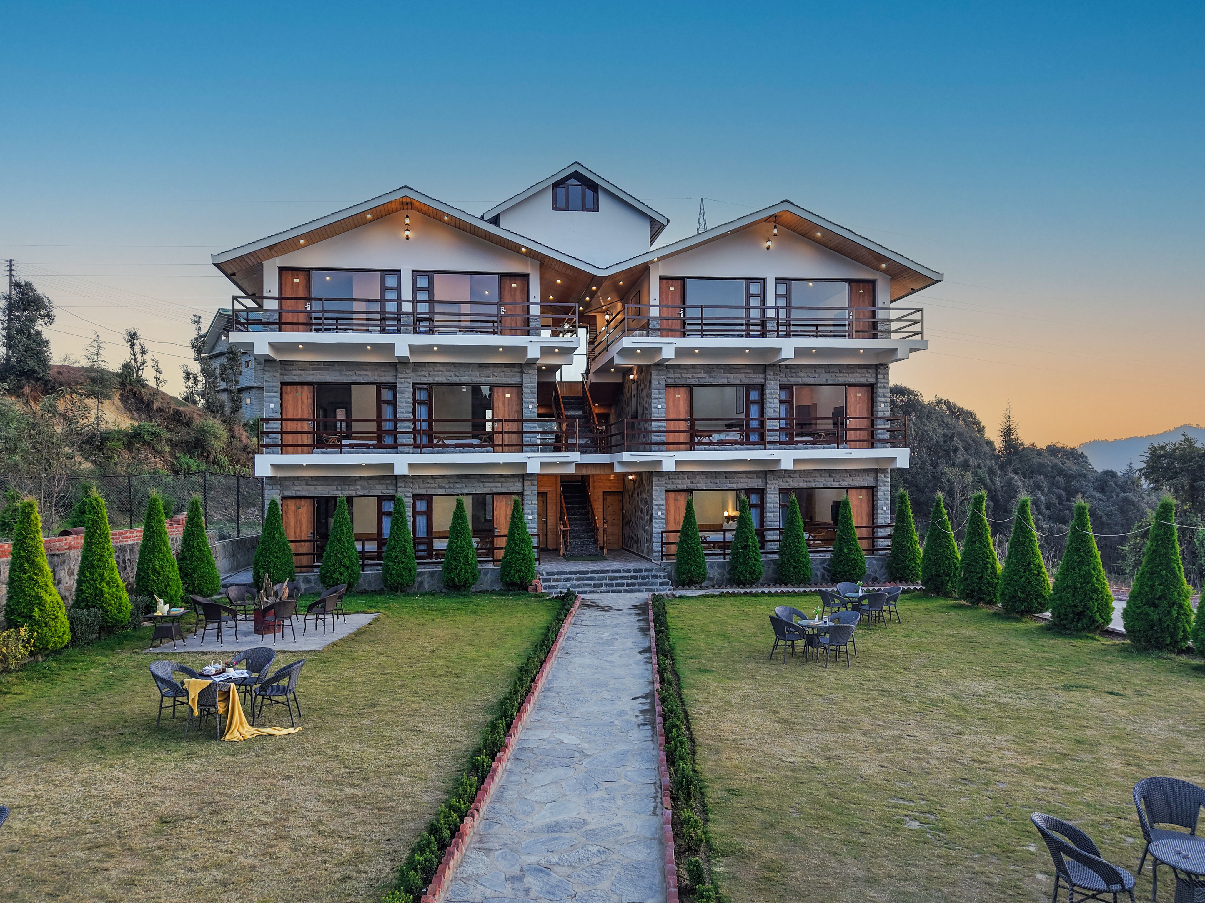 Stone Age | 1-Suite with Restaurant, Reception and Garden