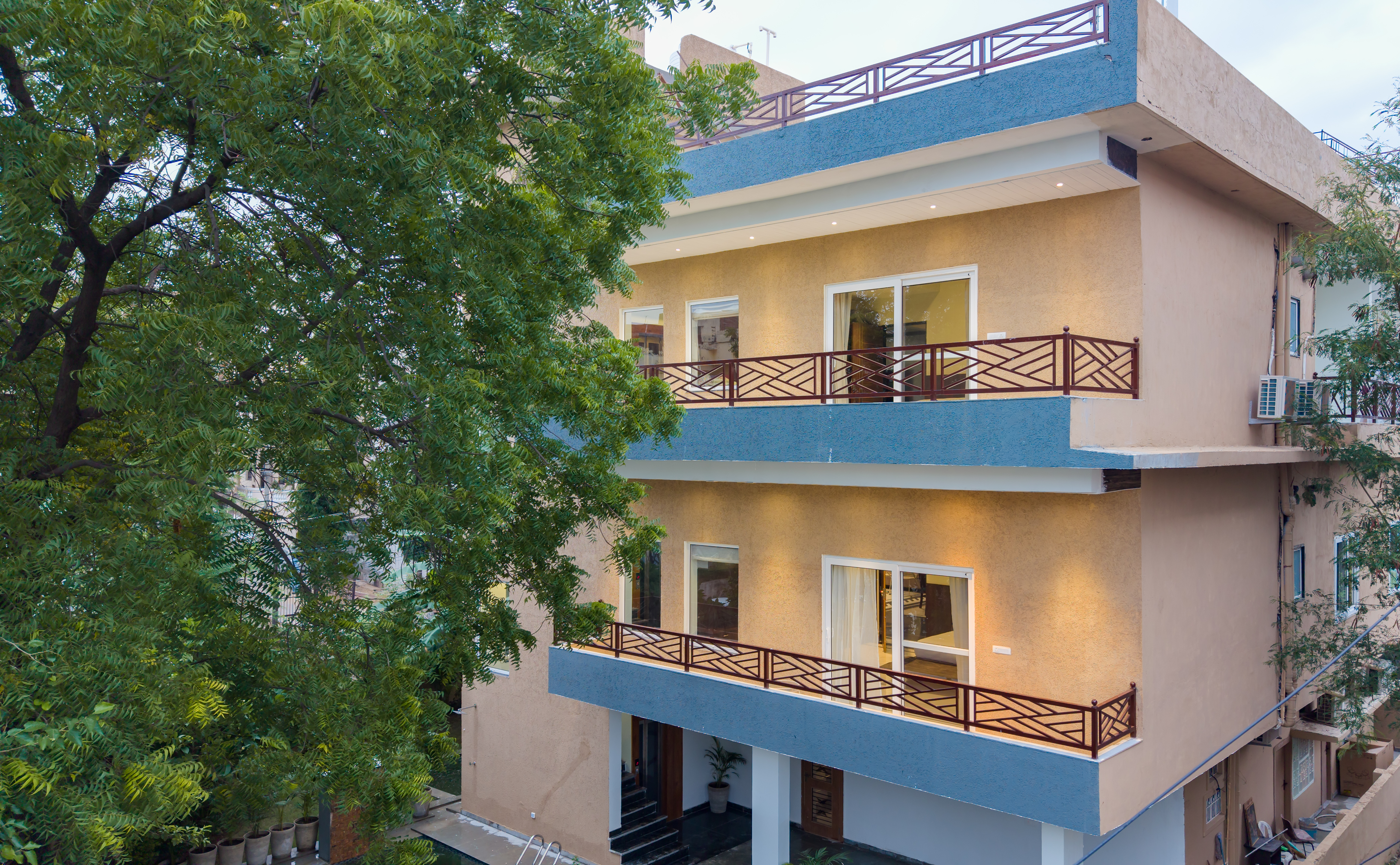 3-BHK Retreat with Bathtub, Private Pool & Garden near Karni Mata Temple — photo 24