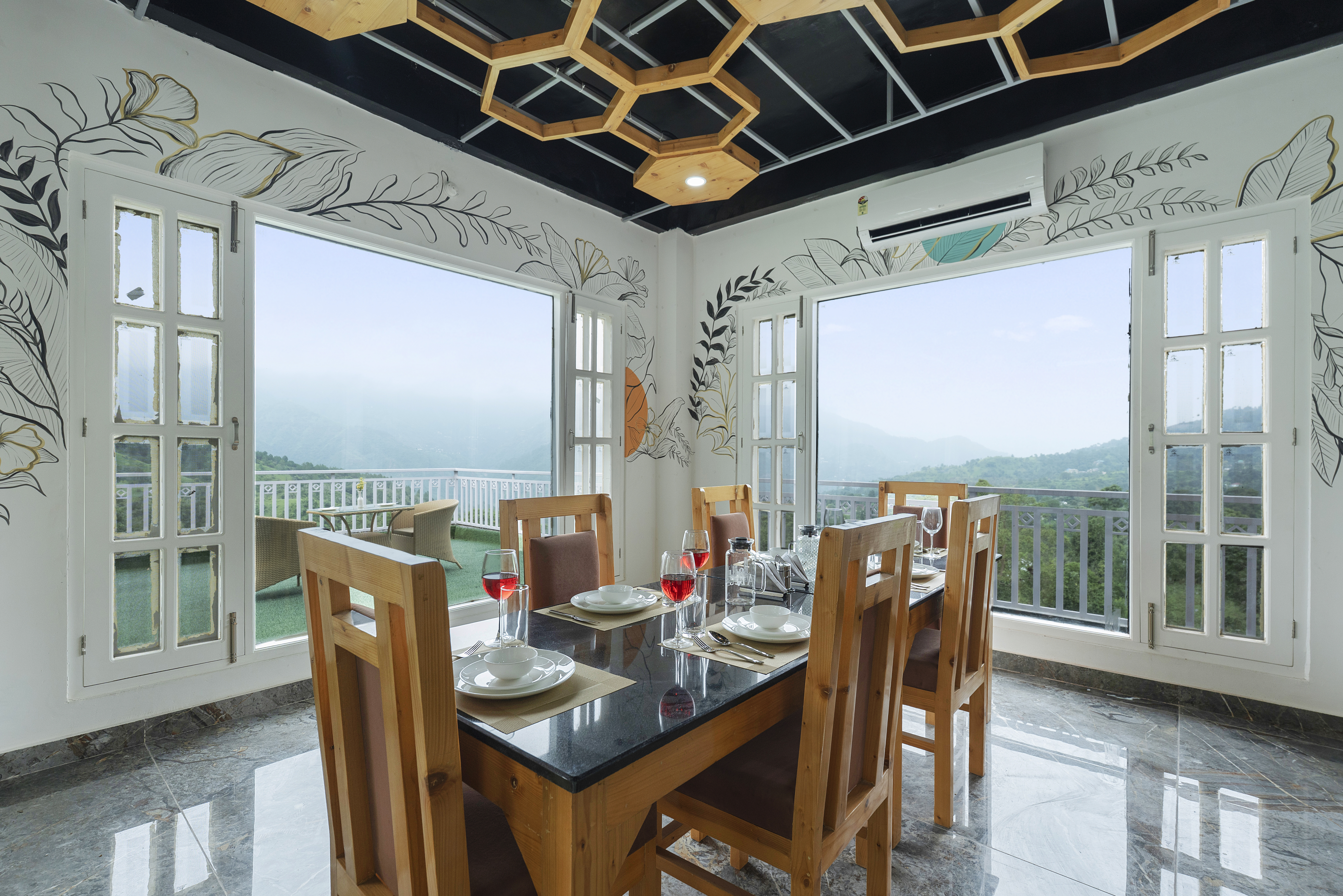 Pet-Friendly 2 BHK Apartment with Attic, Valley Views & Pool Table — photo 41