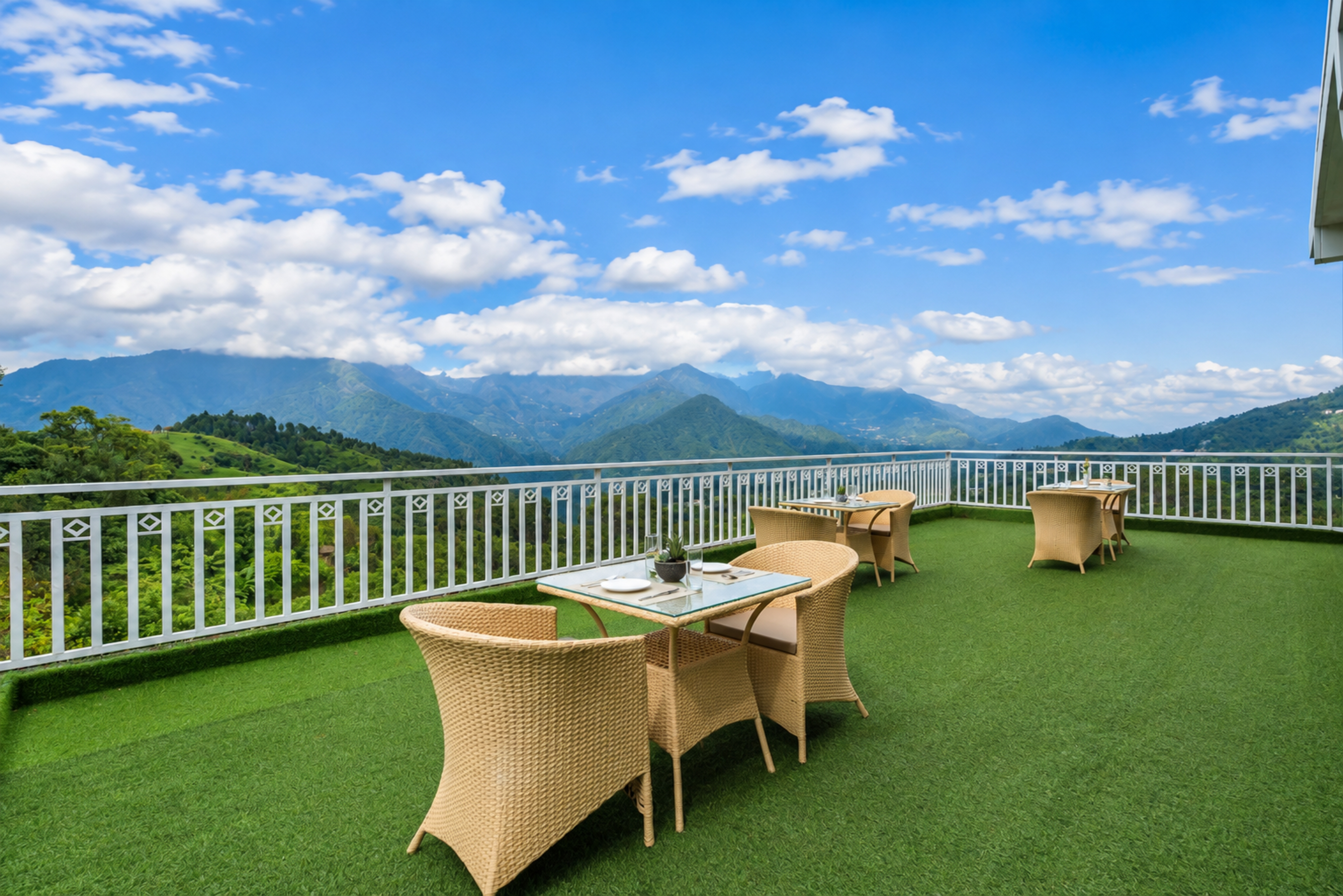 Pet-Friendly 2 BHK Apartment with Attic, Valley Views & Pool Table — photo 13